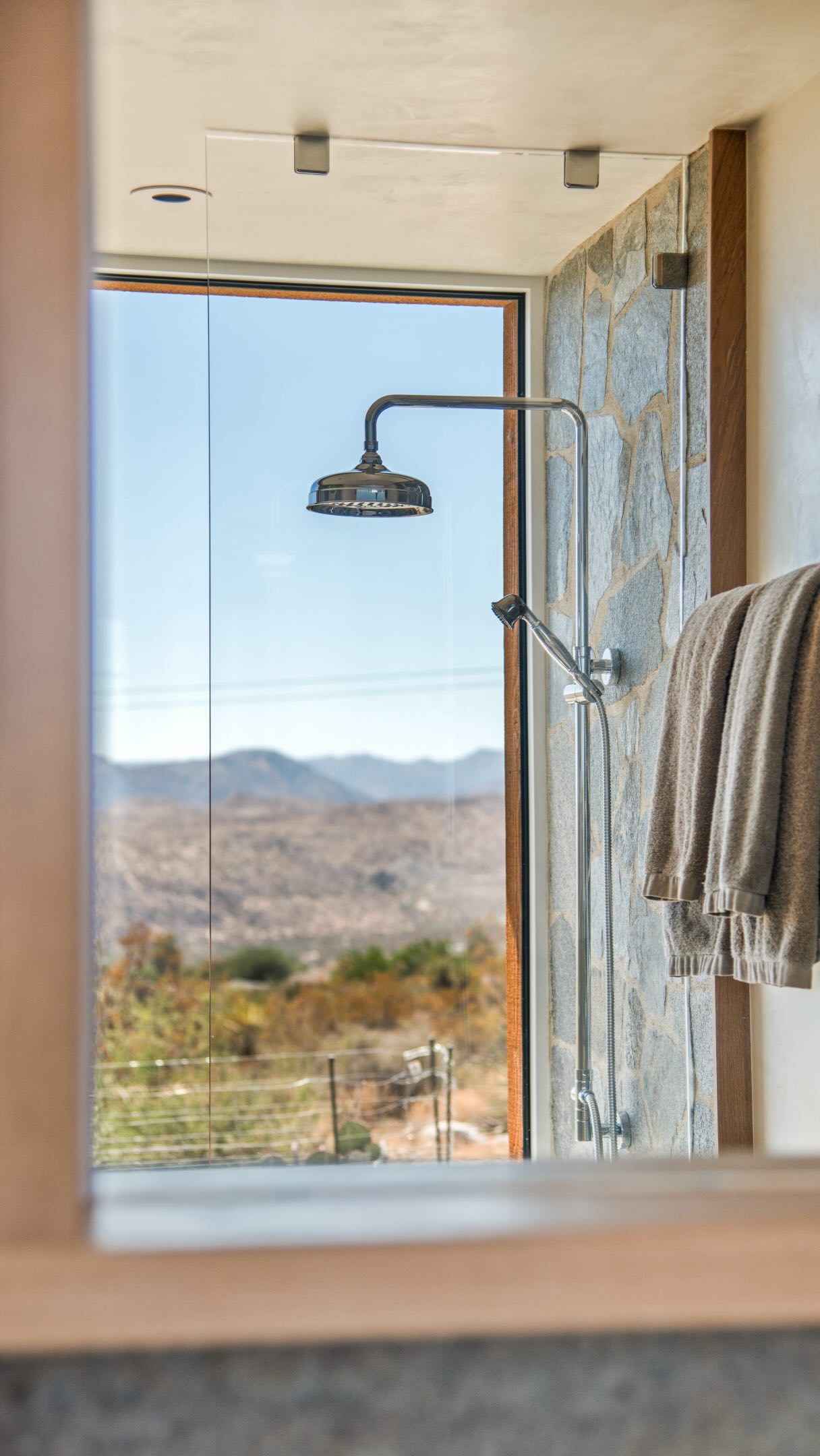 For those who don’t need much but a place to slow down for a few days. Somewhere quiet, somewhere in between.
Morongo Valley sits between Joshua Tree and Palm Springs. It’s easy to get to and tucked just outside of it all.
Come rest, take a soak, and stay a while.
@masseriasylvestre
@stay.cocoon
@bathingculture
#morongovalley #mountainview #desertretreat #travelslow #explorecalifornia