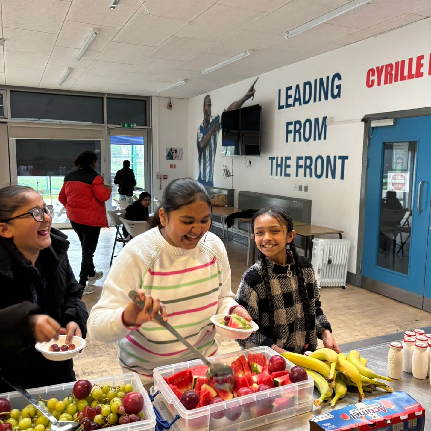 We had a wonderful two weeks of Easter camps with our Year 7 and 8 girls from Alperton Community School! 🐰🥳
Some activities included paddle games, ice skating, theatre and participatory art workshops, bookmark and card making, sports, and lots of delicious food.
Thank you to @racketeer.club @queens.london @jasonrobertsfdn and all of our staff and volunteers who ensured that everything ran smoothly.