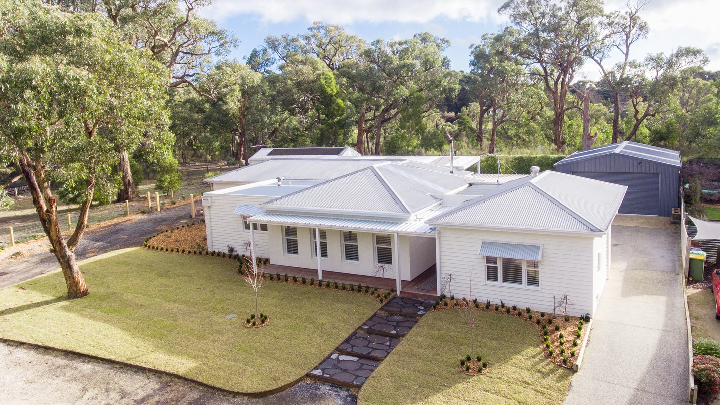 A complete renovation in central Gisborne, where BuildTrend rebuilt the entry, added a custom deck and pergola, and reconfigured the kitchen and bathroom throughout. White weatherboard, corrugated iron and a flagstone path - the exterior now reads as a considered regional home on a well-established block.
#buildtrendhomes #macedonrangesbuilder #gisborne #renovation #custombuilder