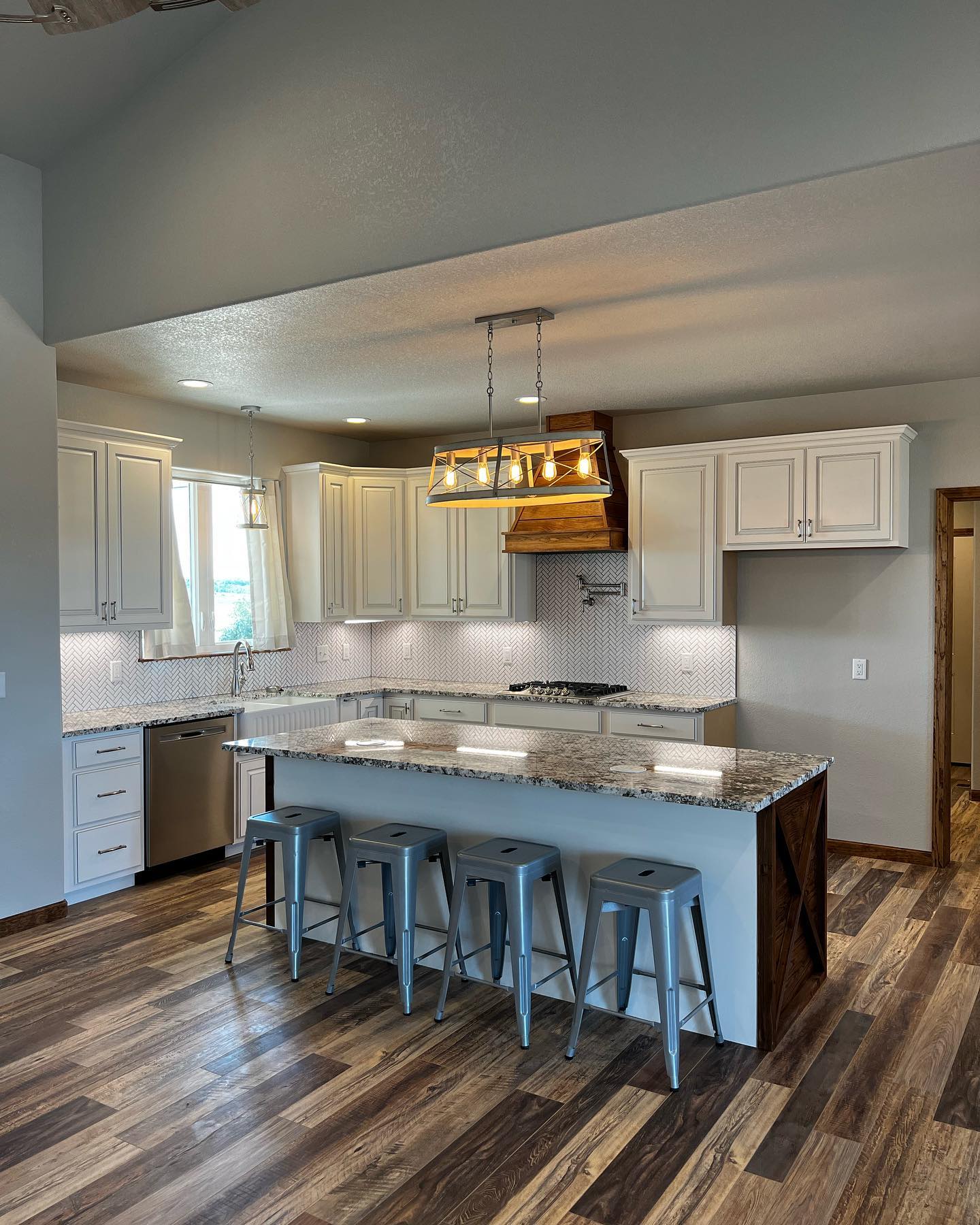 Another custom home completed ✅ enjoy some finished pictures of the inside!
#customhomes #customhome #customhomebuilder #farmhousestyle #farmhouse #newconstruction #coloradohomes