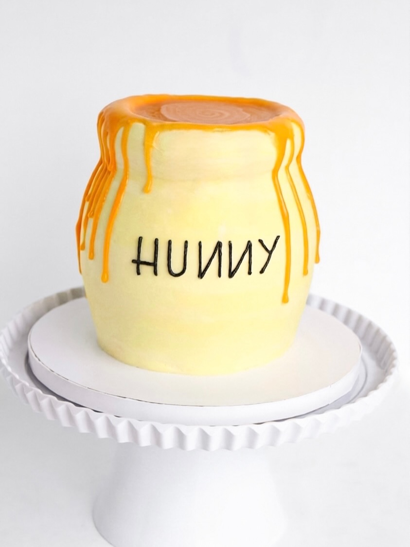 The cutest hunny pot ever.
I’ve been behind on posting my latest work 🍯🐝 so enjoy some catch up posts the next few days