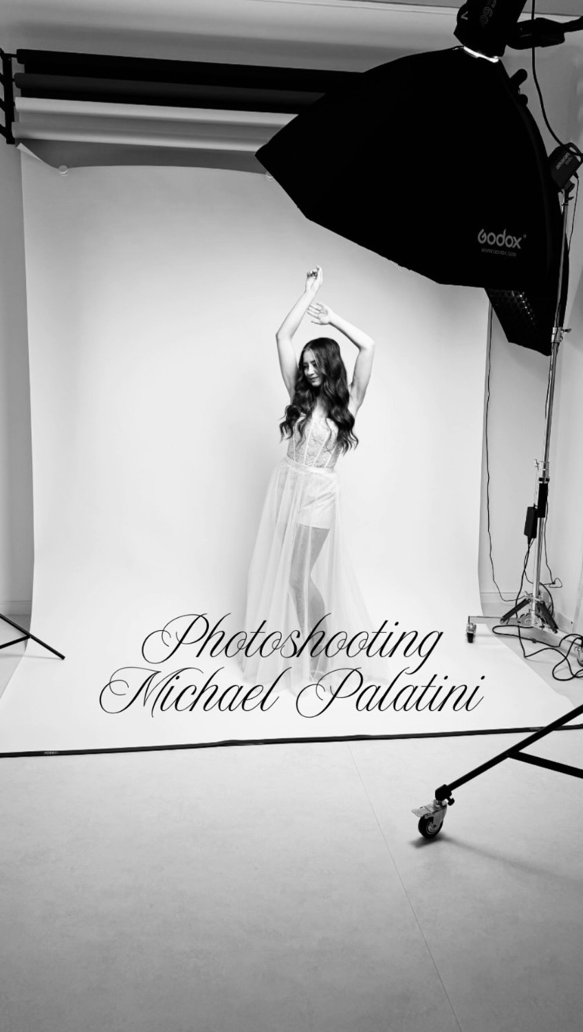 🤍Behind the scenes.
Where couture begins.✨
PHILLIN DUBIEL
————————-
bridal couture photoshoot
Photo @michaelpalatini.weddings
Location @creator_studio_m
Design @phillindubiel.bridal
Model @philline_dubiel
#phillindubiel
#bridalcouture
#weddingdressdesigner
#weddingdressphotoshoot