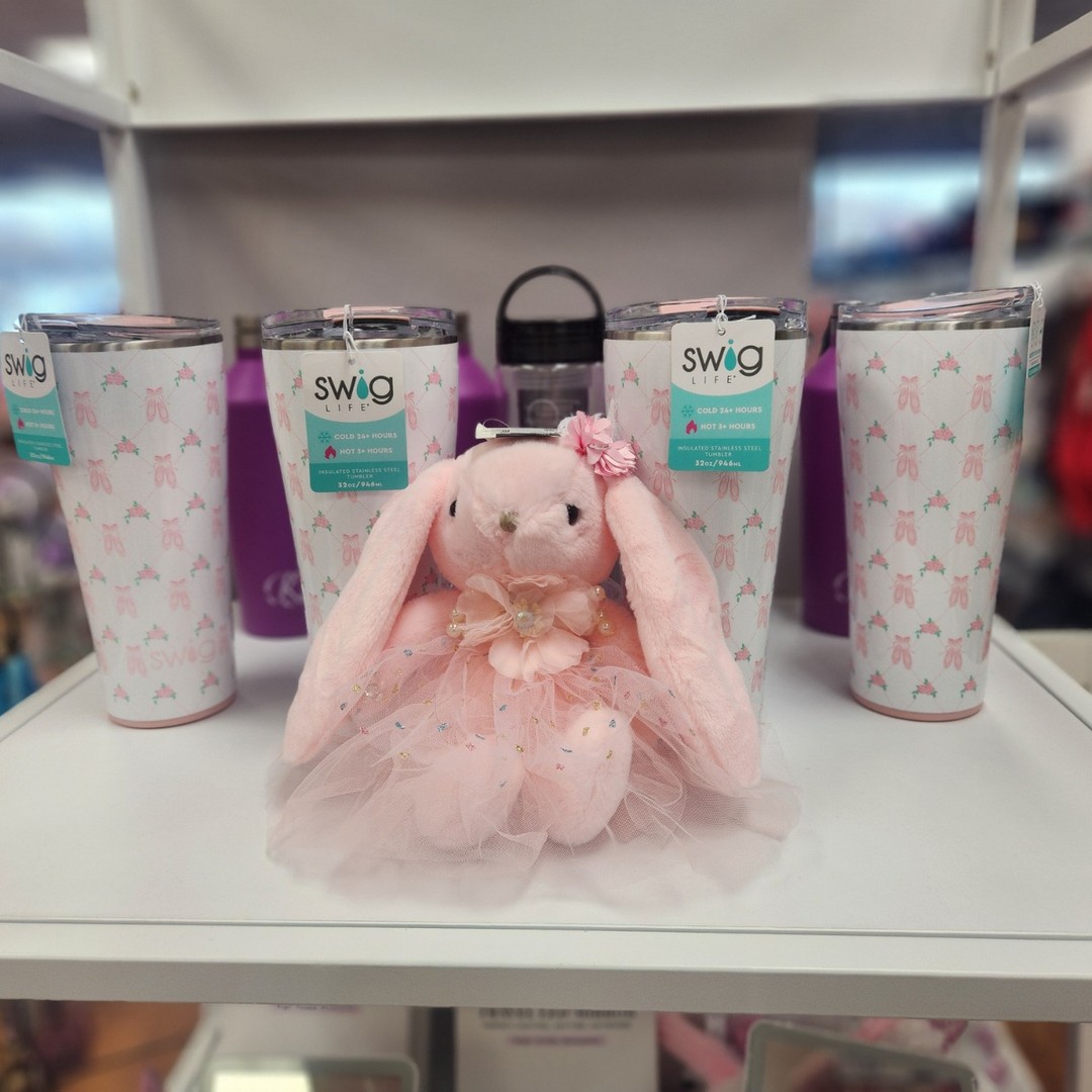 Add the On Pointe @swiglife tumbler to your drink cup collection! 🩰
#dancesuppliesetc #dse #swiglife #enpointe #ballerina