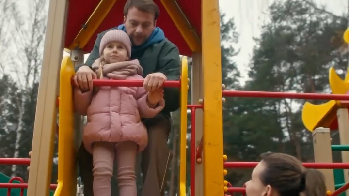 🎬 Ульяна ДРАЖИНА (5 лет) в главной детской роли в мелодраме "Однофамильцы" телеканала "Домашний". 💫
@ulyana.kids_model
🔸В студии MusicLand.Kids с 2024 года.
🔸Посещает группы по направлениям актёрское мастерство, сценическая речь, вокал, хореография.
🔸Участвует в концертном репертуаре студии.
🔸Активно снимается в кино и рекламе.
——
✅ Присоединяйтесь и вы!
💬 Запись в Direct
и по ссылке в шапке профиля ⬆️
☎️ +375297503003