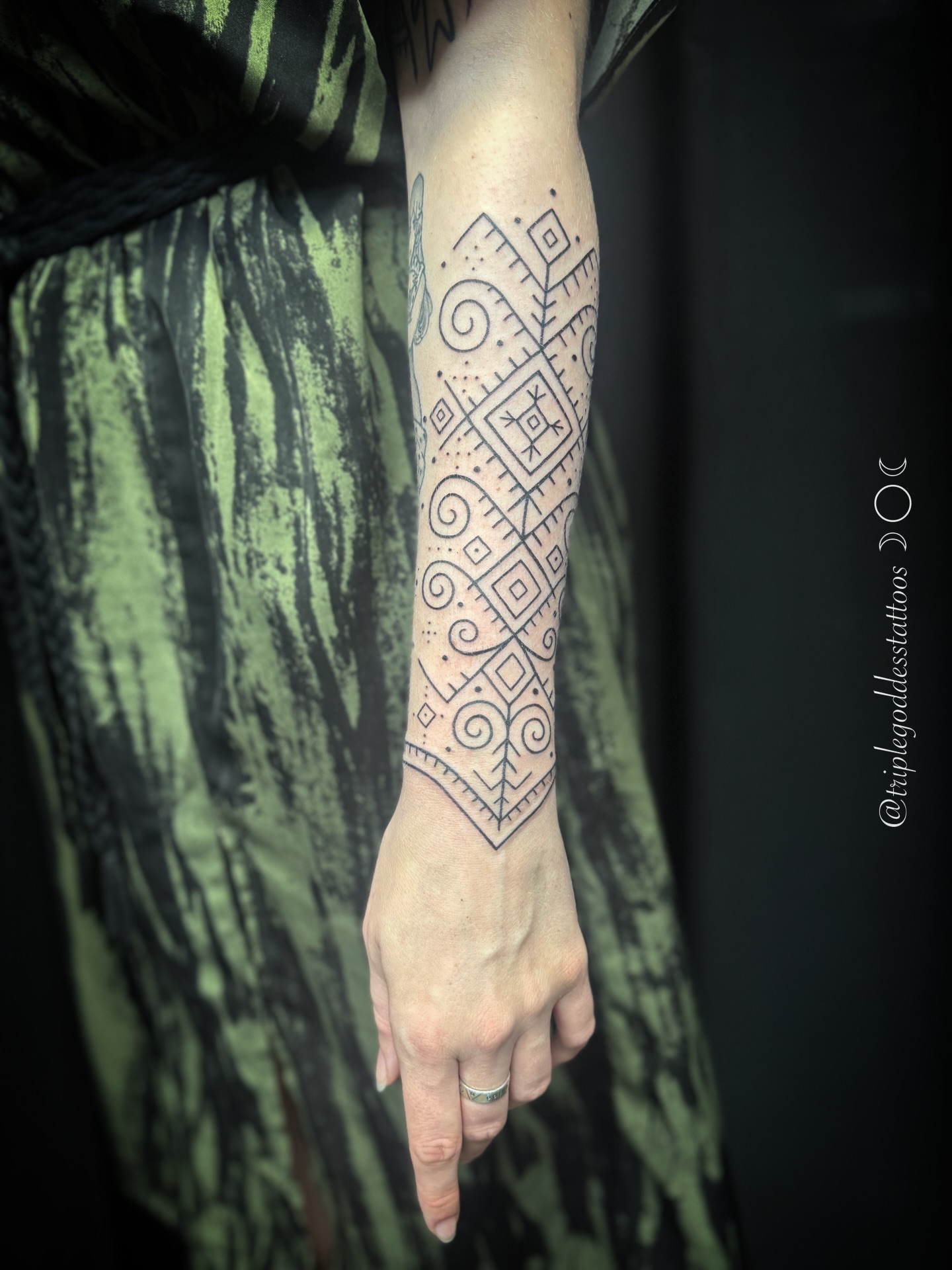 Such an honour to create this meaningful Baltic style tattoo for a lovely client. I incorporated symbolism of the tree of life into these symbols.
-
#triplegoddesstattoos #baltictattoo #pagantattoo