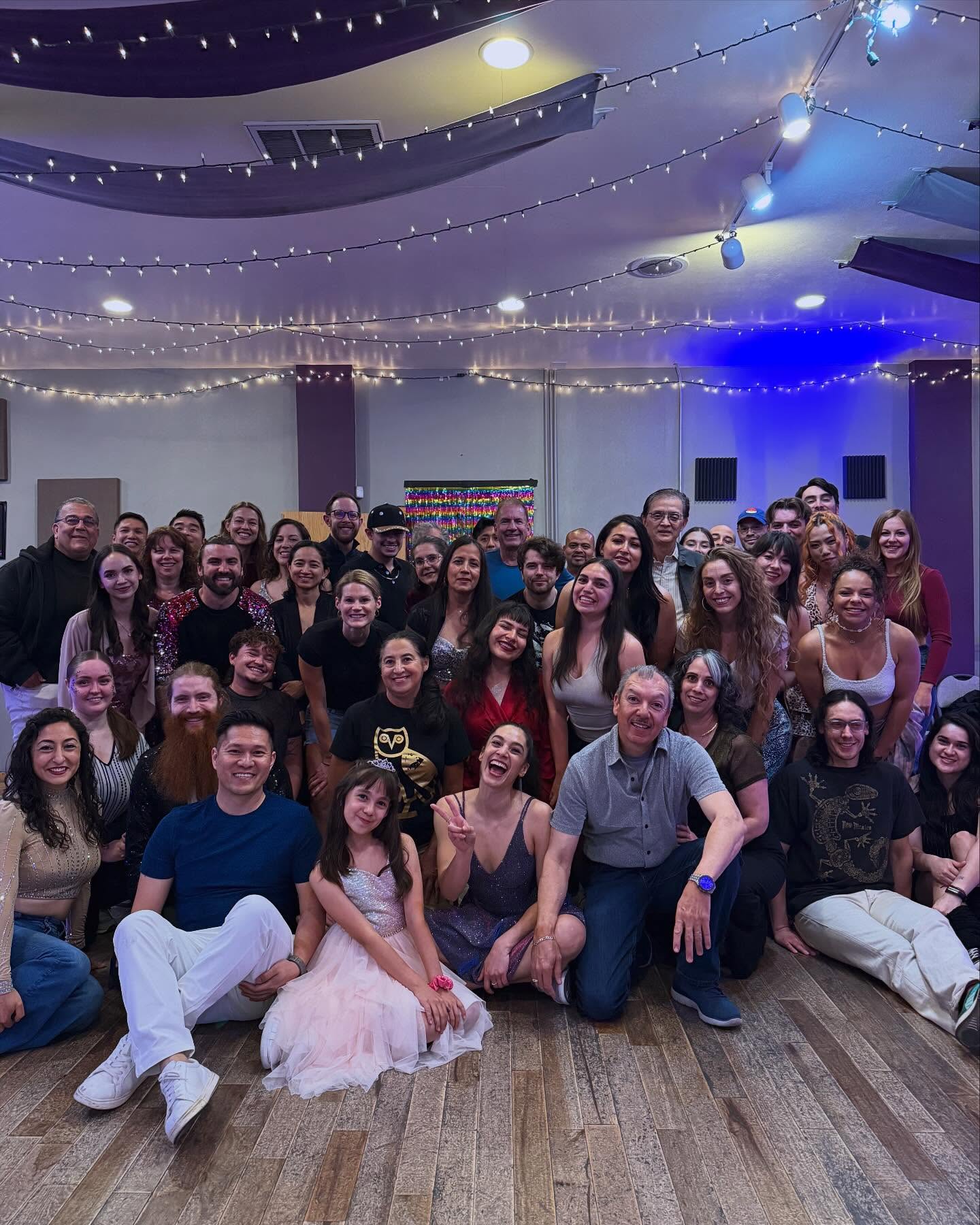 ✨What a flow! ✨
Thank you all again for showing up for Bachata Flow month after month 🙏🏾 and this month for also celebrating our owner and lead instructor @carina_bachata with all the glitter and sparkles 🎉
#bachataflow #bachataflowNM #NMbachataflow