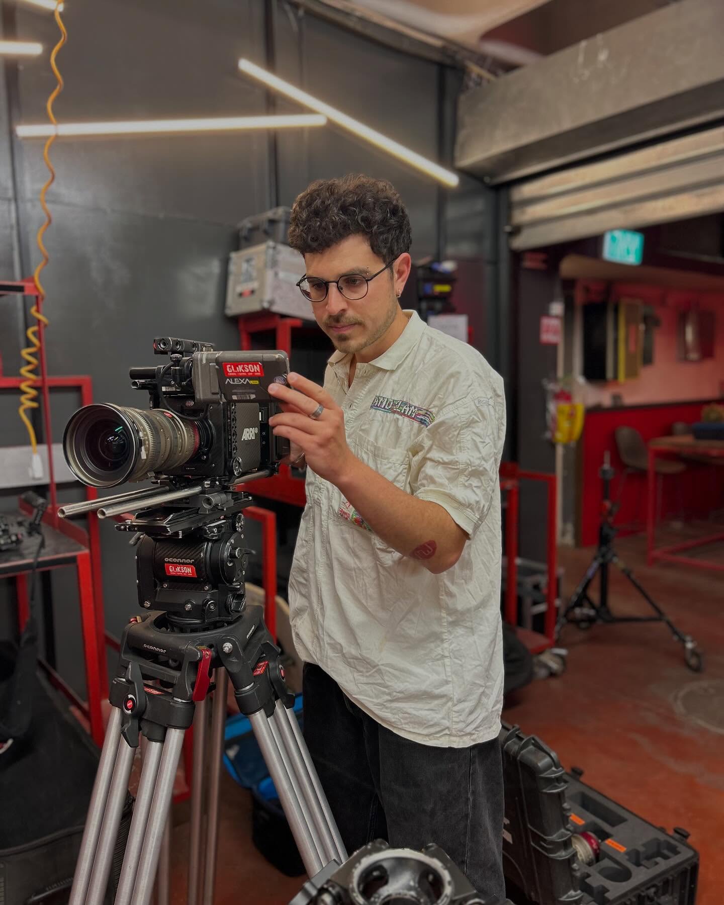חוזרים לעבודה 💪📸
מאחל לכולם ימים שקטים, בריאות ופרנסה 🙏
Make films, not war 🎬