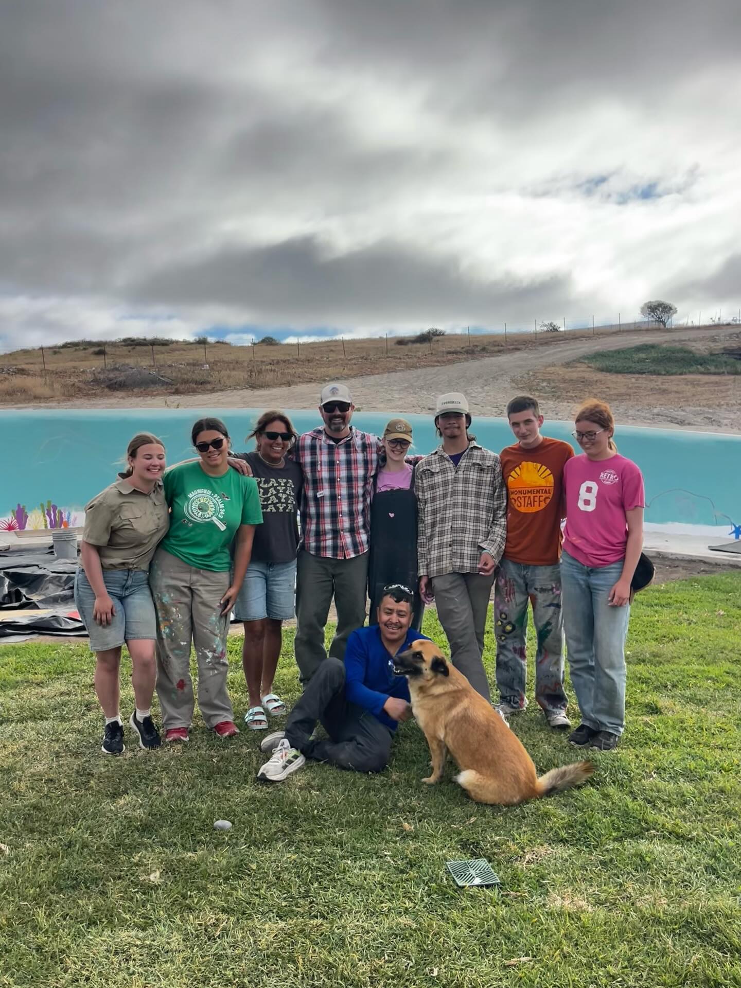 What an awesome week with truly amazing people! Thank you to our team from Neighbors & Nations Church🩷 They built & stained the deck of the future family houses, spread gravel & granito, started painting our newest mural & poured out so much love to our kids as well as Casa de Mi Familia🎉 We are always in awe of how much can be accomplished with many hands ready to work together! Can’t wait to see you all again 🥰🥰🥰