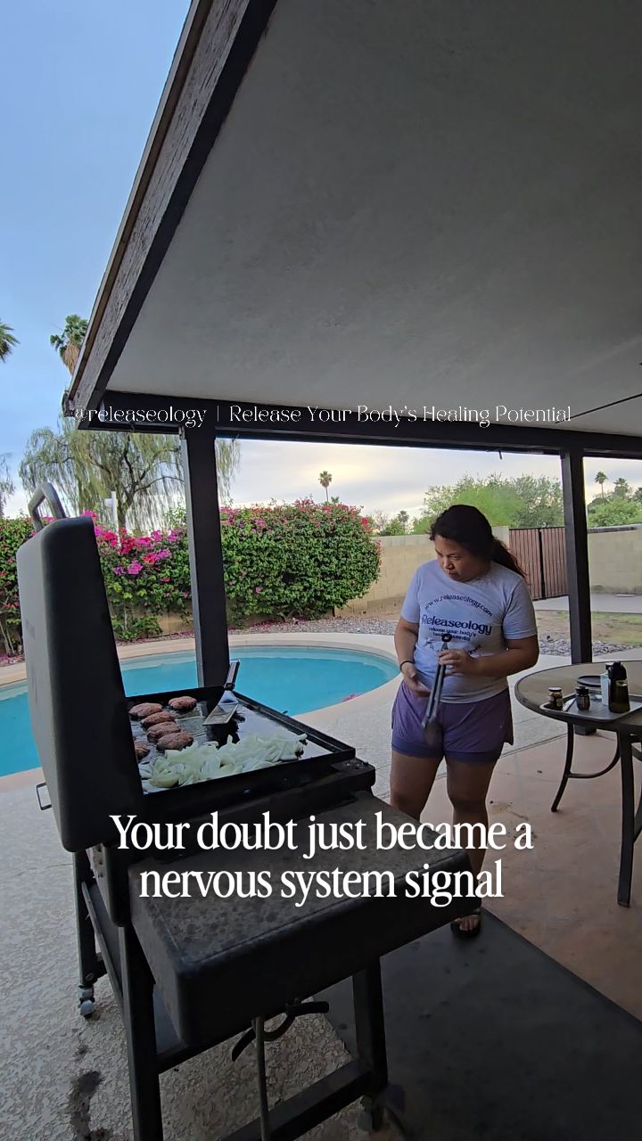 Your brain is always deciding what is safe⦠and what is a threat.
If you take a supplement, try a new technique, or get a treatment done while thinking, āthis probably wonāt workā ā your brain just logged that as a signal that the thing isnāt trustworthy.
And your nervous system will respond accordingly.
This is why placebo effects can reach up to 40% effectiveness in some studies. Belief alone can change how your brain processes pain, inflammation, digestion, energy, and stress signals.
This is literally how the brain filters and responds to input.
Your expectations help shape the signals your nervous system sends to the rest of your body.
So if youāre constantly trying things while expecting them to fail⦠your brain may keep reinforcing that outcome.
Sometimes improving your health isnāt just about what you try.
Itās also about the signal your brain receives when you try it.
Follow @Releaseology to learn how your nervous system influences pain, energy, digestion, immunity, and more.