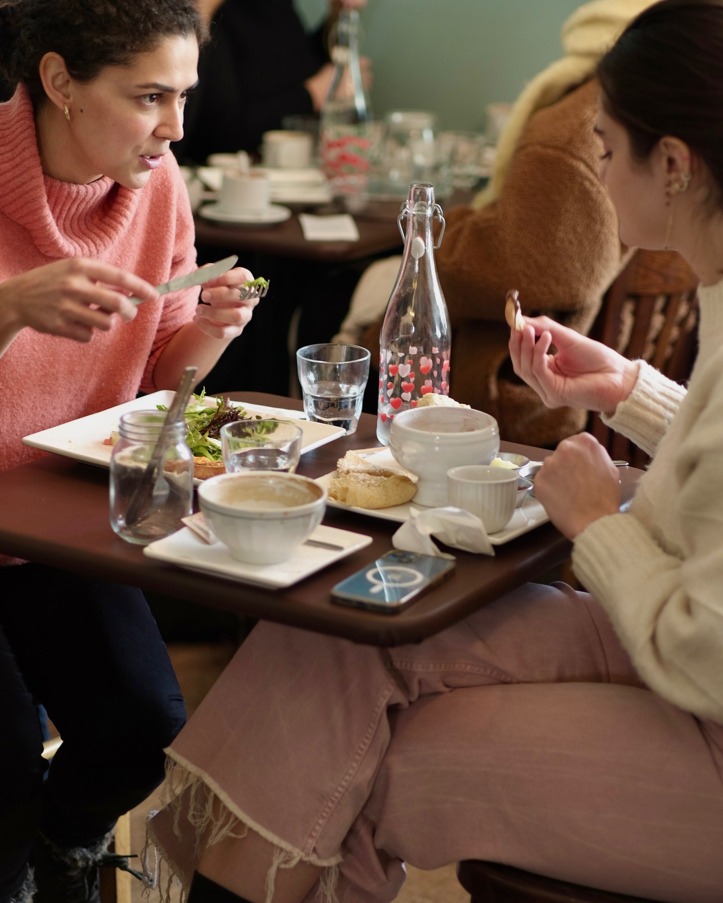 ✨ Plongez dans l'ambiance chaleureuse et familiale de notre restaurant, où chaque coin évoque le confort de la maison. Venez partager un moment de détente et de convivialité. Chez nous, vous êtes comme chez vous! 🏠💕
#restomontreal #terraceseason #mtlfood #montrealfoodie #mtleats #mtlterrasse #terrasse #montreal #mtlsummer #montrealsummer #montroyal #montroyalmtl #plateaumontroyal #quebecfood #restomtl #brunchtime #mtlbrunch
#brunchmontreal #mtlbrunch #brunchadresse #adressemtl #adressegourmandemtl #adressemontreal #foodiesmtl #foodiesmontreal #foodmtl #foodmontreal #brunchtime #montrealresto