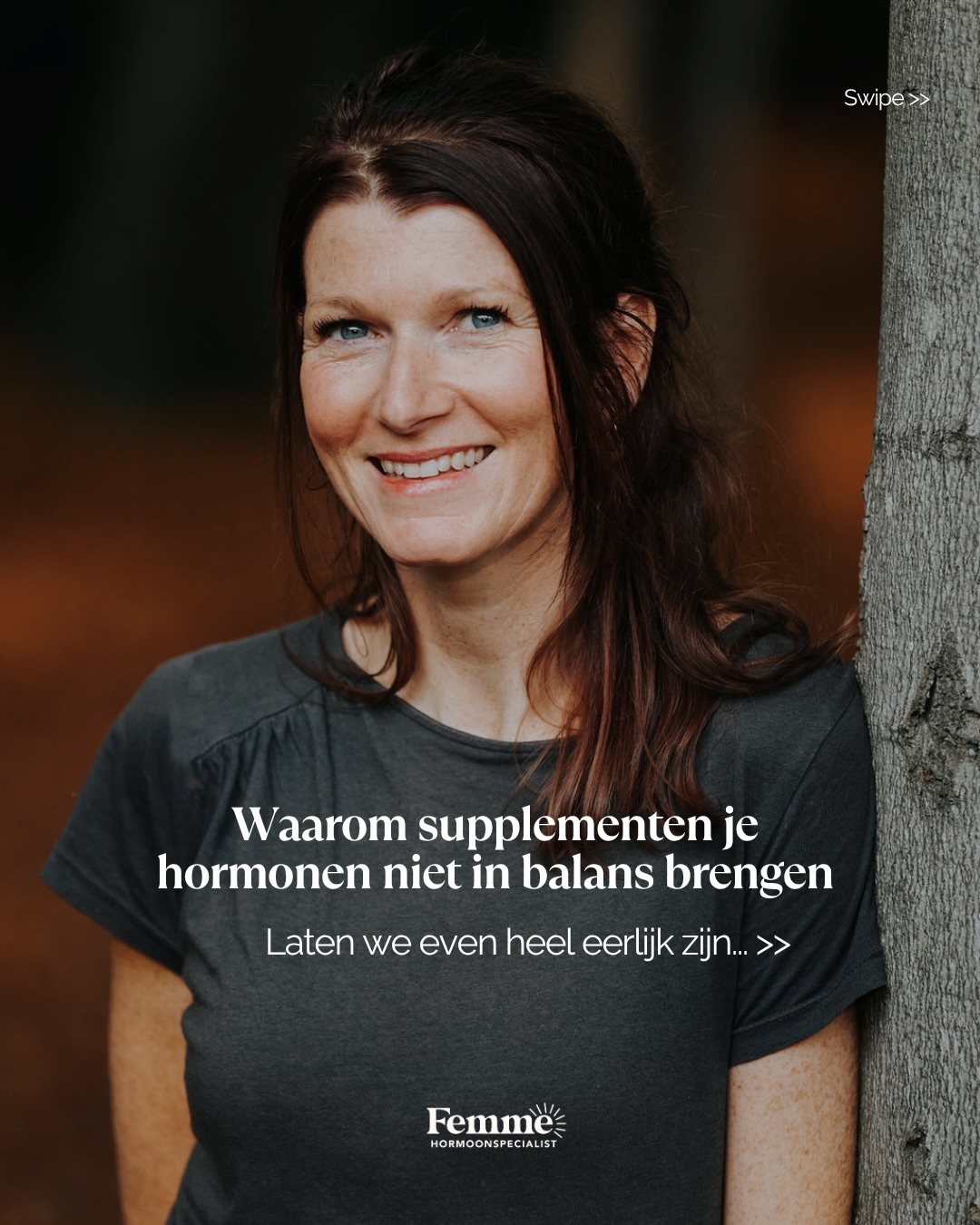 Misschien denk je dat je hormonen uit balans zijn
omdat je te weinig supplementen slikt…
Maar wat ik als orthomoleculair therapeut élke week zie:
vrouwen die een kast vol supplementen hebben
en zich nog steeds moe, opgejaagd of uit balans voelen.
Herkenbaar?
Je neemt magnesium → maar ligt nog wakker
Je werkt aan je darmen → maar blijft klachten houden
Je eet “gezond” → maar hebt nog steeds cravings en dips
Niet omdat je het niet goed doet.
Maar omdat je lichaam iets anders van je vraagt.
👉 Je zenuwstelsel staat continu “aan”
👉 Je bloedsuiker schommelt meer dan je denkt
👉 Je leefstijl ondersteunt je hormonen nog niet optimaal
En dán kun je slikken wat je wilt…
maar ga je het verschil niet écht voelen.
Echte hormonale balans begint niet bij méér doen,
maar bij de juiste basis afgestemd op jouw lichaam.
En precies daar gaat het vaak mis.
Achter de schermen werk ik aan iets nieuws
waarin we dit stap voor stap gaan aanpakken
zonder overload, zonder eindeloze lijstjes.
Wil je als eerste op de hoogte zijn?
Comment met INFO hieronder of stuur me een DM
dan zet ik je op de interesselijst.