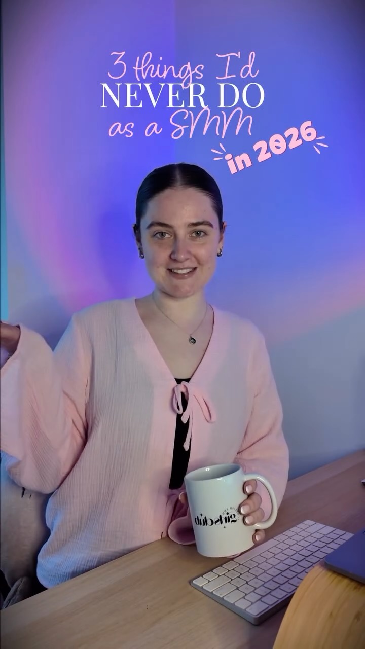 I’m gonna say it…
Posting cute content is not a strategy 😭
And I see SO many brands and founders relying on this without even realising.
You’re showing up, your content looks good, your brand feels aesthetic,
But no one’s enquiring!
Because your content isn’t actually telling people what they need to know 👀
✨ What do you do?
✨ Who do you help?
✨ How can I work with you?
If that’s not clear, people will just scroll, enjoy your content, and move on.
It’s not about posting more.
it’s about posting with intention!
And when you get that right?
Your content starts working for you, not just sitting there looking pretty 🤍
Be honest, have you been relying on “cute content”? 👀👇🏼
#contentmarketing #wellnessfounder #socialmediamarketing