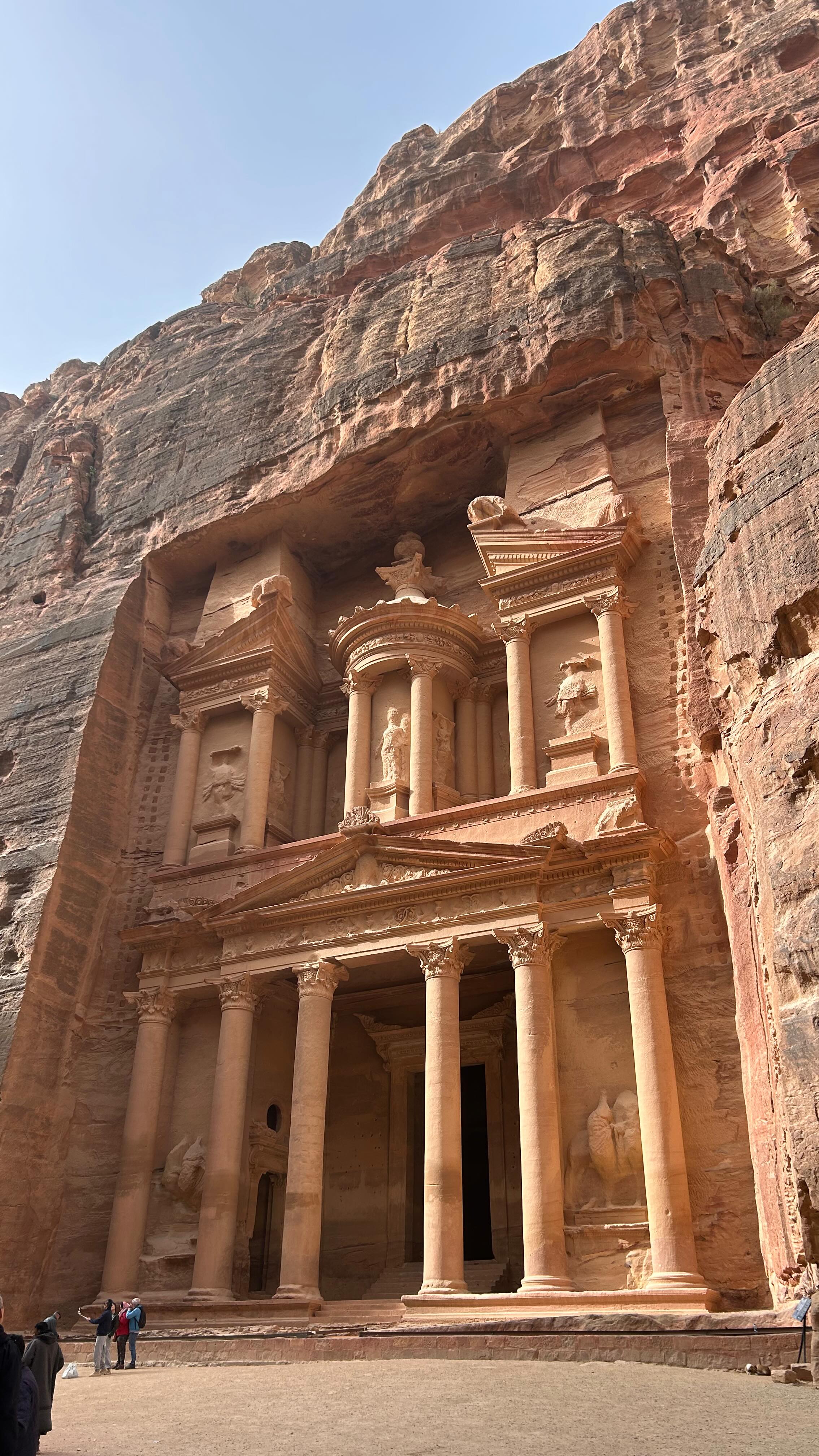 Descubre la magia de Jordania 🇯🇴✨
Desde la ciudad rosa de Petra, hasta los desiertos dorados de Wadi Rum, la energía vibrante de Jerash y las relajantes aguas del Dead Sea… cada rincón cuenta una historia que nunca olvidarás 🤍
¿Listo para vivirlo todo?
Contáctanos ahora y planifiquemos tu viaje inolvidable a Jordania ✈️📩 Discover the magic of Jordan 🇯🇴✨
From the rose-red city of Petra, to the golden deserts of Wadi Rum, the vibrant energy of Jerash, and the relaxing waters of the Dead Sea… every corner tells a story you’ll never forget 🤍
Ready to experience it all?
Contact us now and let’s plan your unforgettable Jordan trip ✈️📩