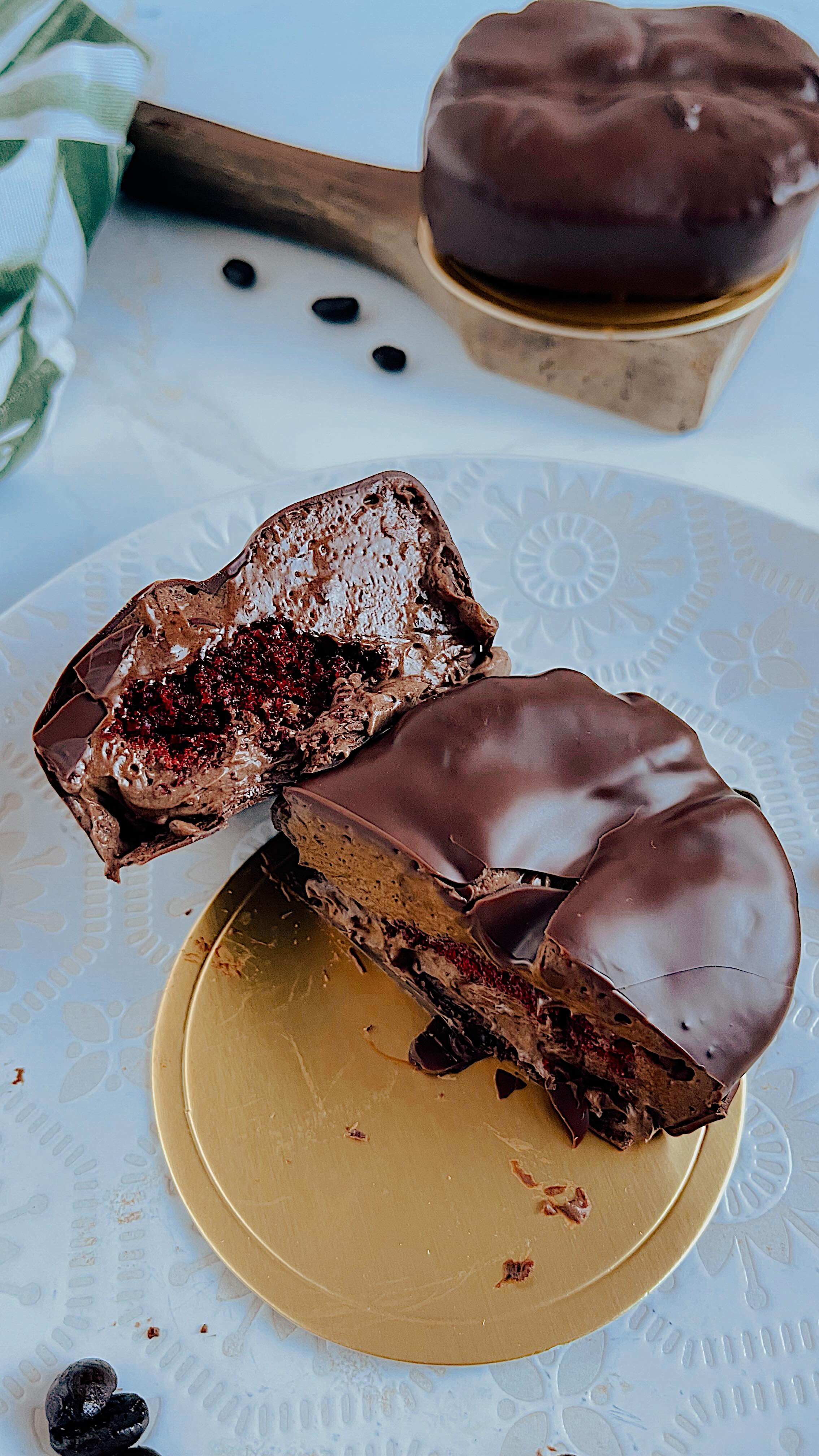Cafe Mocha and red velvet cake Entremets ☕️ oh boy wish you could have already tried these to understand the amazingness of these! Luckily for you I'll be having some at the Mother's Day sale May 9th 12-4 in the carriage house!
Can't wait to share these moussy chocolatey dreams with you ❤️
Who's trying one??
#entremets #coffeedessert #peterboroughbakery #norwoodbakery #norwoodontario