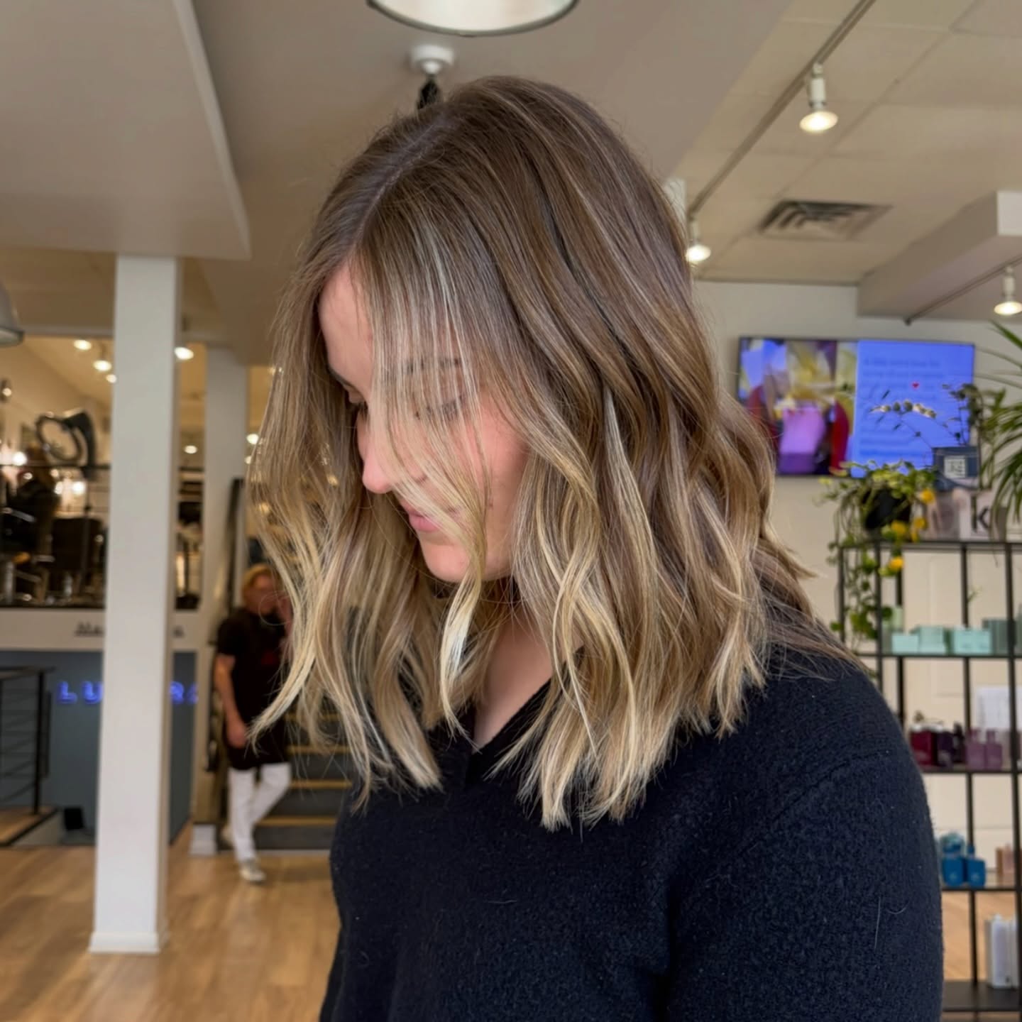Spring is here! The change in season makes us excited for change!
Do you feel the same?? If you’re ready for a new look, book an appointment with one of our stylists 💚 they’re ready to make your hair dreams come true
Stylist @j.d.hair
Color achieved with @wellahair & @allnutrient
#robertjeffreysalon #robertjeffreylakeview #lakeviewsalons #lincolnparksalons #roscoevillagesalon
Lakeview East Salon | Sustainable Salon | Eco Friendly Salon | Low Maintenance Color