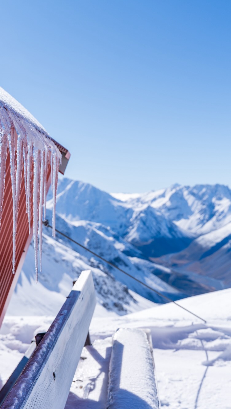 Yesterday was a total bluebird day in the Mackenzie Region. ☀️🏔️🚁
Enjoy 90 seconds of pure alpine magic flying around Aoraki/Mount Cook National Park and the stunning Cass Valley.
Turn the sound up and enjoy the ride.
#Aoraki #MountCook #NZMustDo #MackenzieRegion #HelicopterFlight