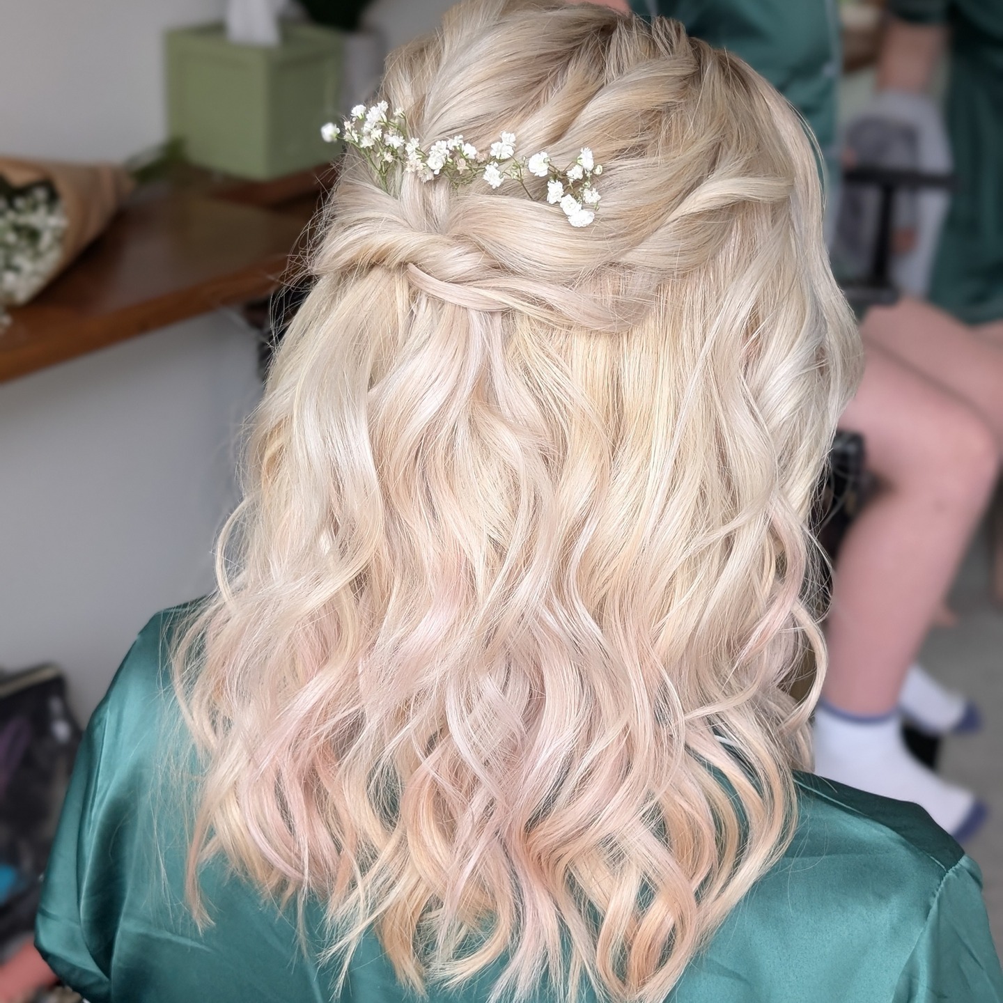 My favourite styles to create are effortless, relaxed with a romantic boho vibe, just like this half up half down for Ruth's bridesmaid Hanna
She had gorgeous hair to work on and the colour really shows off the detail of the twists and beachy waves
This style is great for Brides and Bridesmaids too
Swipe to see different angles and the hair moving in the wind too
Save if you love this for your big day
Venue @millbrookestate
Photographer on the day @juliawoollacott
#millbrook #millbrookweddings #bohohair