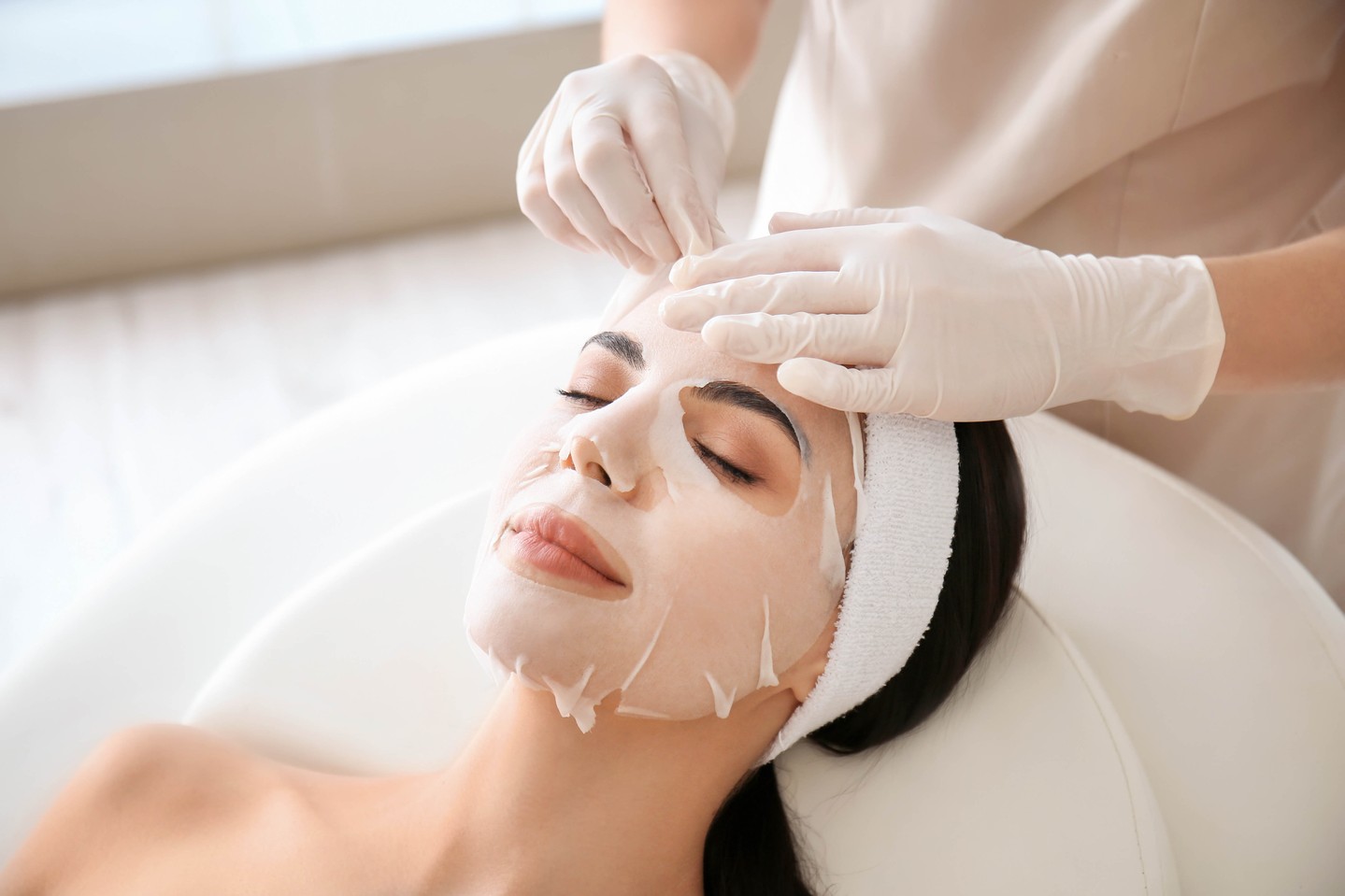 I love helping clients in Bristol feel confident and refreshed ✨ At KW Bristol Beauty & Aesthetics, we offer personalised treatment plans—from advanced facials, microneedling, chemical peels, to injectables, body contouring, laser hair removal, and soothing massages. Every treatment is tailored to your goals in a calm, luxurious space.
Curious what’s right for you? Book a consultation and let’s create a plan that suits your skin, schedule and budget. Link in bio to learn more — I can’t wait to welcome you to our clinic in BS1! 💆♀️🌿 #BristolBeauty #PersonalisedCare #ConfidenceBoost #LuxurySalon #TrustedPractitioner #AdvancedTreatments #SkinCareGoals #bristol