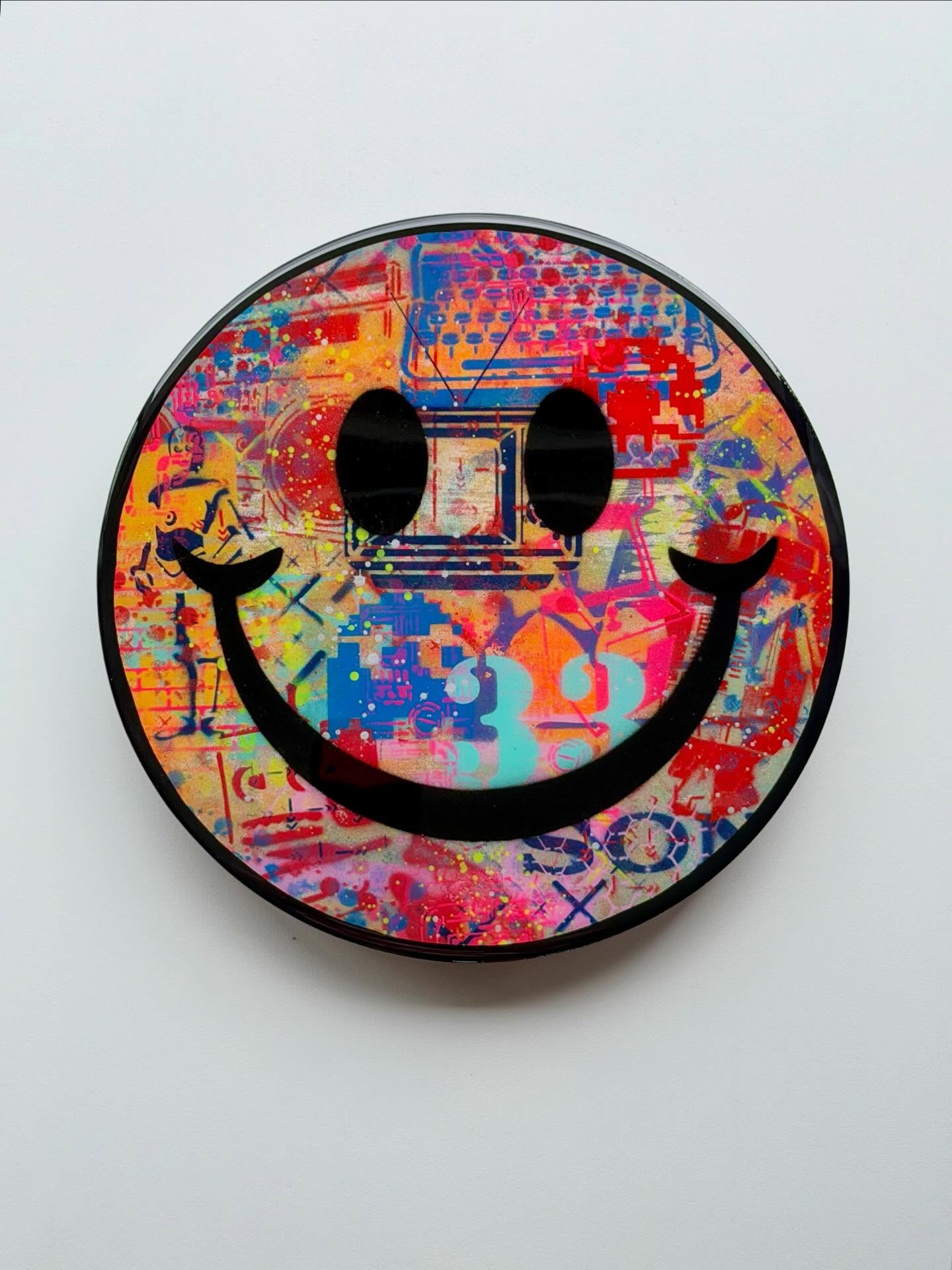 HAPPY WEDNESDAY! We have a brand new Smiley Artwork from Random Guy on display in the gallery. This piece is called Old Skool A.I. and it looks amazing coated in a high gloss resign 😍 pop in to the gallery, we’d love to see you. Open this week Wed - Sat, 10 - 3