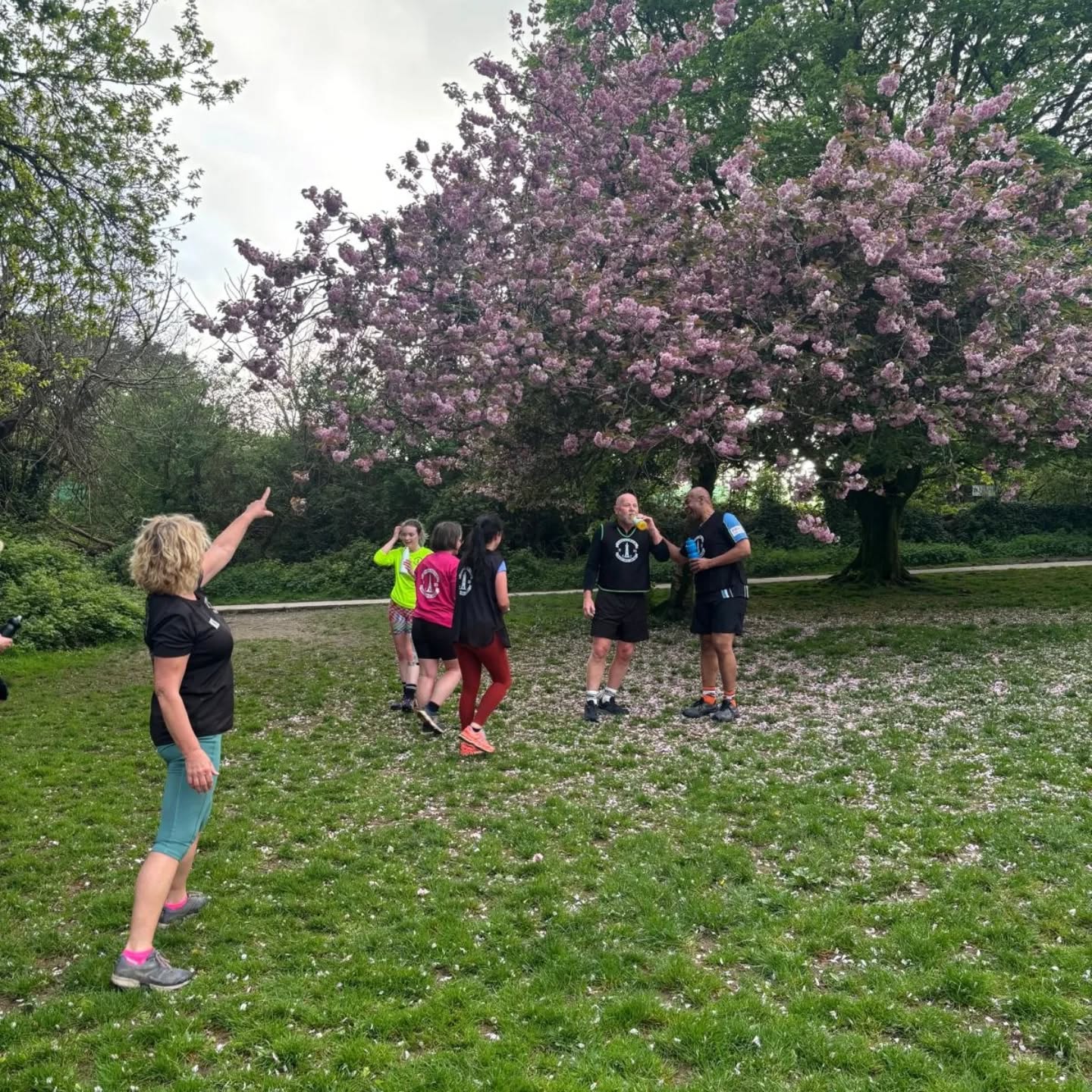 Spring sessions are upon us! Catching our breath under the blossom, getting ready to go again 💪🌸💧
#OutdoorFitness #BootcampVibes #SpringSessions #FreshAirFitness #plymouthhealthandfitness