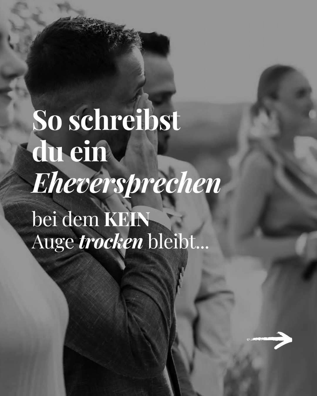 Anbei ein paar Anregungen für euer Eheversprechen 🤍
Wichtig: das sind alles Beispiele - bitte nicht alle Fragen einfach beantworten, lediglich die verwenden, die zu euch passen 🫶🏼
Denn wenn wir ehrlich sind:
Nicht die perfekten Worte machen es so emotional, sondern allein schon der Moment, der Kontext…
Das trägt da schon so viel. 🥹!!
Wenn das Eheversprechen ECHT ist,
dann berührt es sowieso!!
Eheversprechen sind keine Rede.
Haltet es kurz & auf den Punkt.
UND:
Lieber ein ehrlicher Moment,
als ein perfekter Text (!)