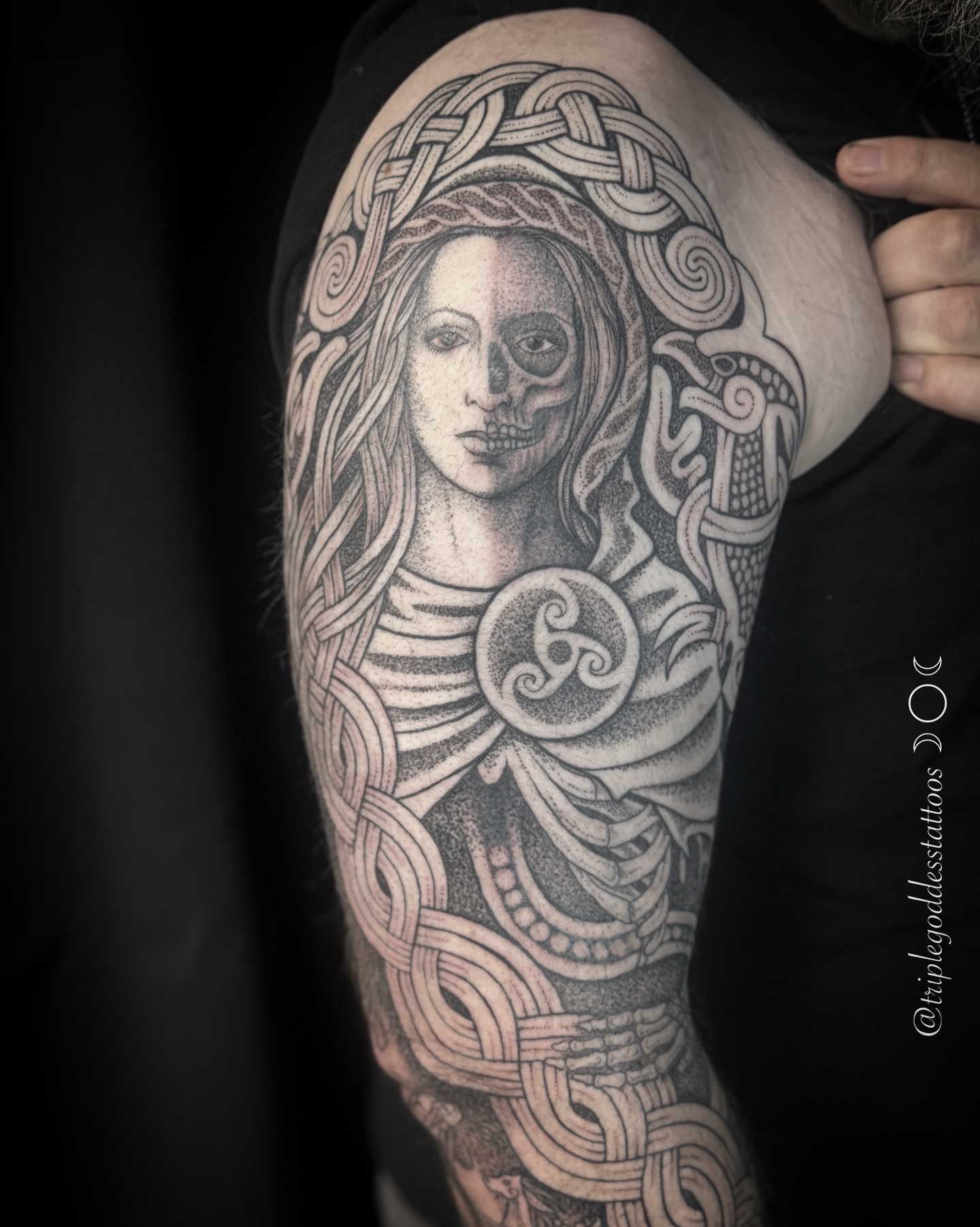 This sleeve, which is a little longer than a 3/4 sleeve, was inspired by the Norse myth of the underworld goddess Hel. She is depicted as half alive and half dead, with a pathway leading into her realm of Helheim. I used a knot pattern at the bottom of this that represents a bridge from this life to the next.
-
Thank you to the kindest client for the best sessions! I’m so grateful for our time creating this together!
-
#triplegoddesstattoos #norsemythology #nordictattoo #knotworktattoo
