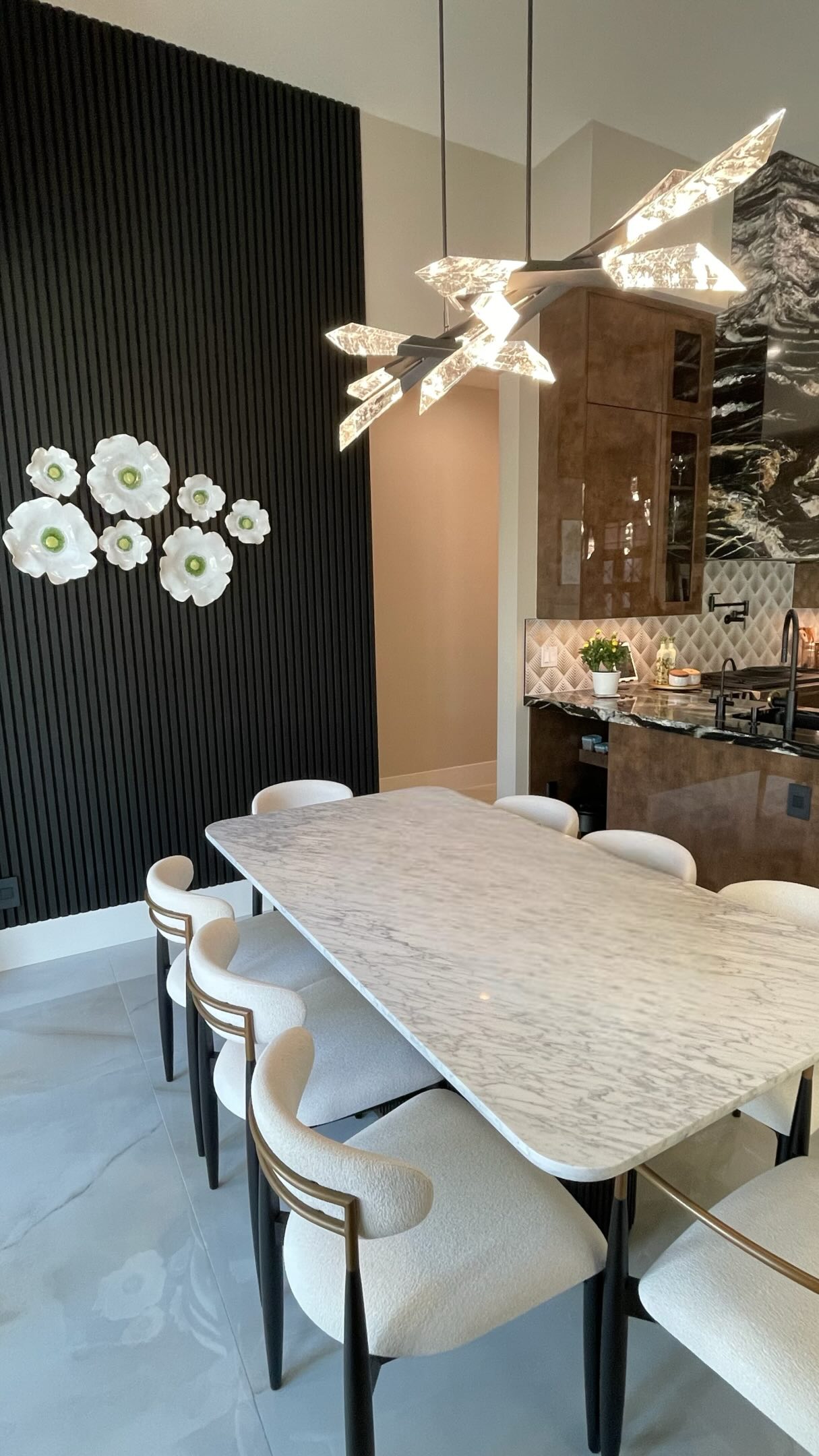 When it’s @schonbekofficial lighting install day and the excitement level is 10!