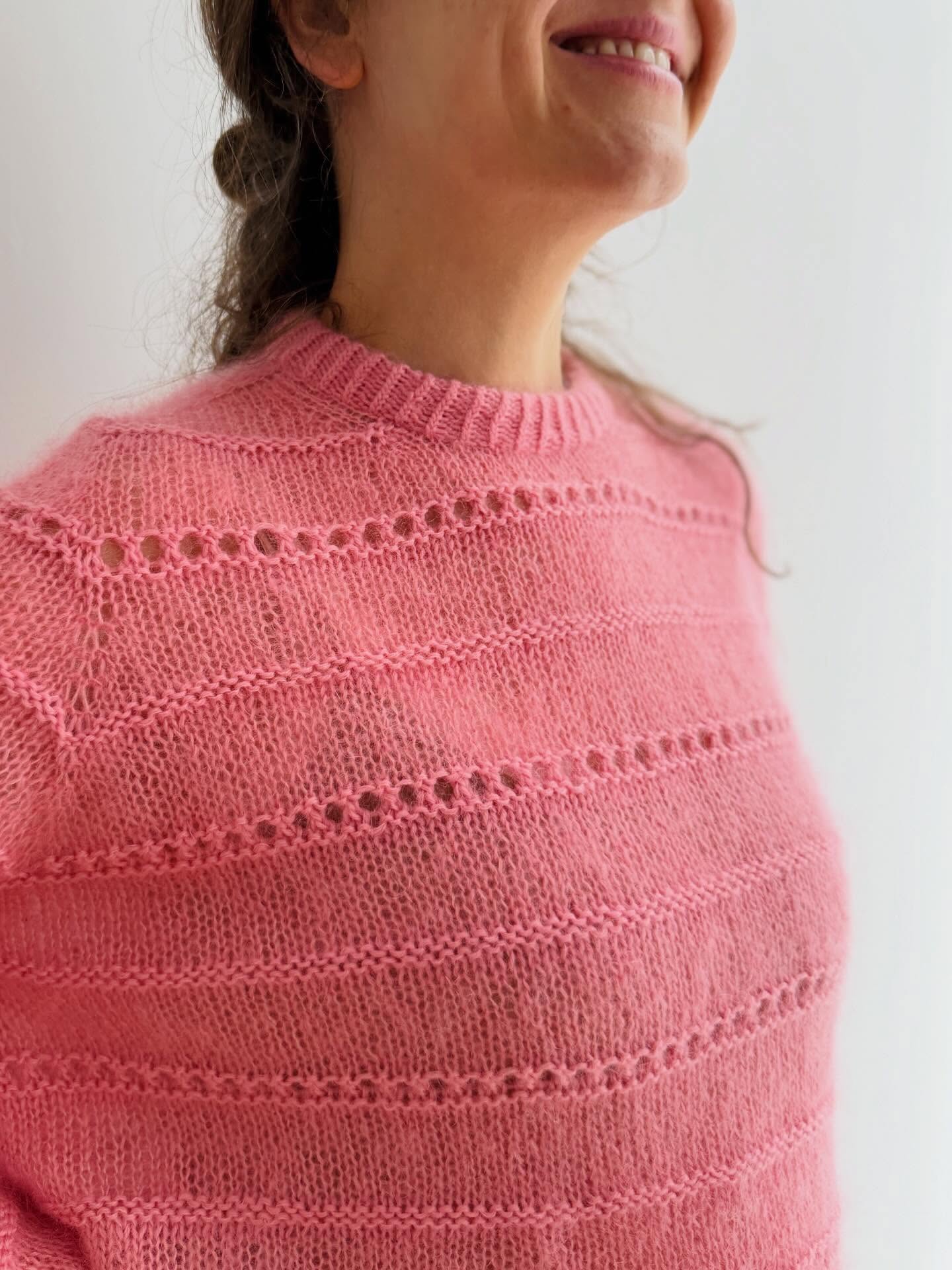 Cannot get enough of this design and @sassysassili color choice for Roni 🦩💗
.
.
.
Pattern by me - #ronisweater - and available now in German and in English on my website and Ravelry, still 25 % off 🥳
.
Yarn: Tilia and Arwetta in the shade Flamingo by @filcolana
.
Advertising
.
#knitting #knittingaddict #knitknitknit #nevernotknitting