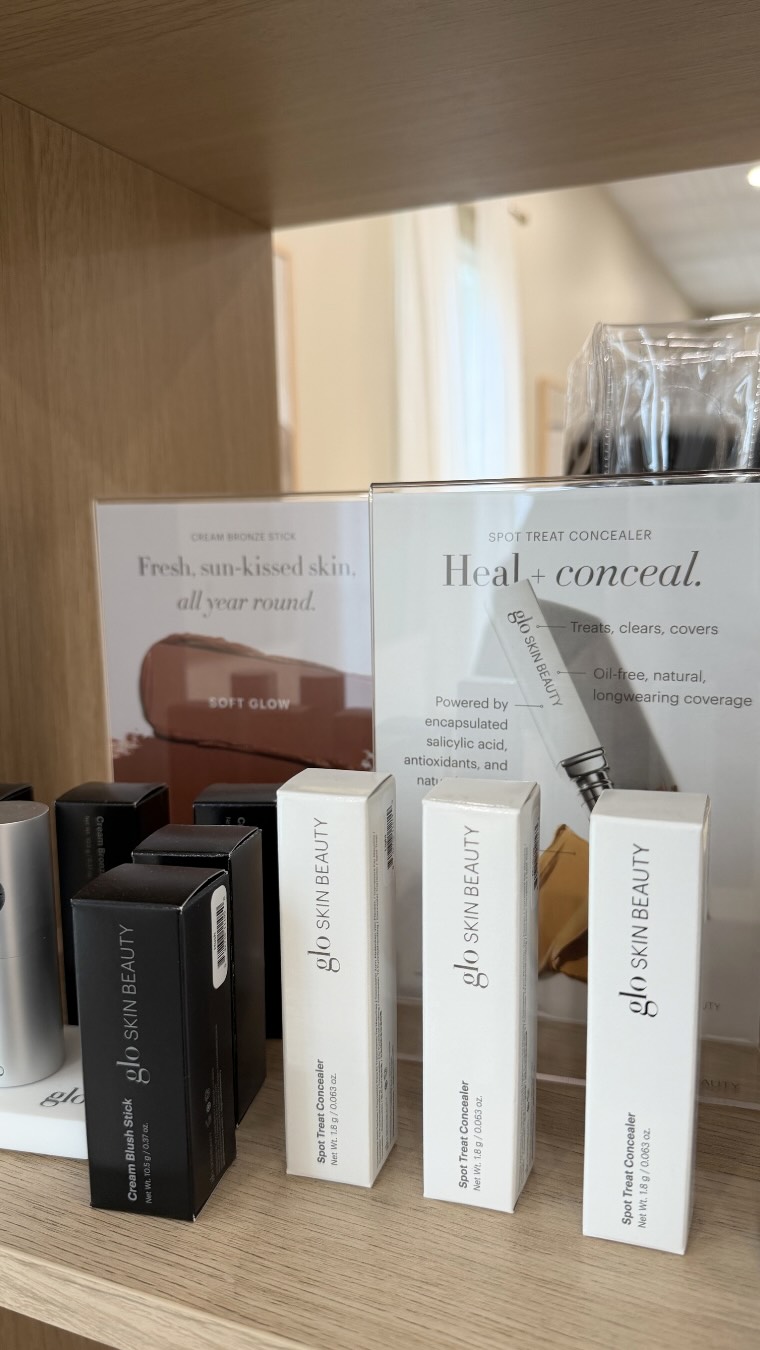 Send this to him.👀
If he loves you — he should be here any minute.
#yorkmaine #spa #skincare #lashes #brows