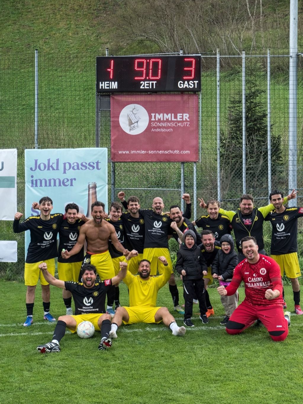 Unser 1B holte sich heute in Andelsbuch verdient 3 Punkte mit einem klaren 3:1 Sieg 🏆
Die Torschützen sind Seyyit Pektas, Mevlan Xhemaj und Furkan Keles⚽️💛🖤
Wir bedanken uns bei den treuen Fans!🥳
#sctisis #sieg #3punkte