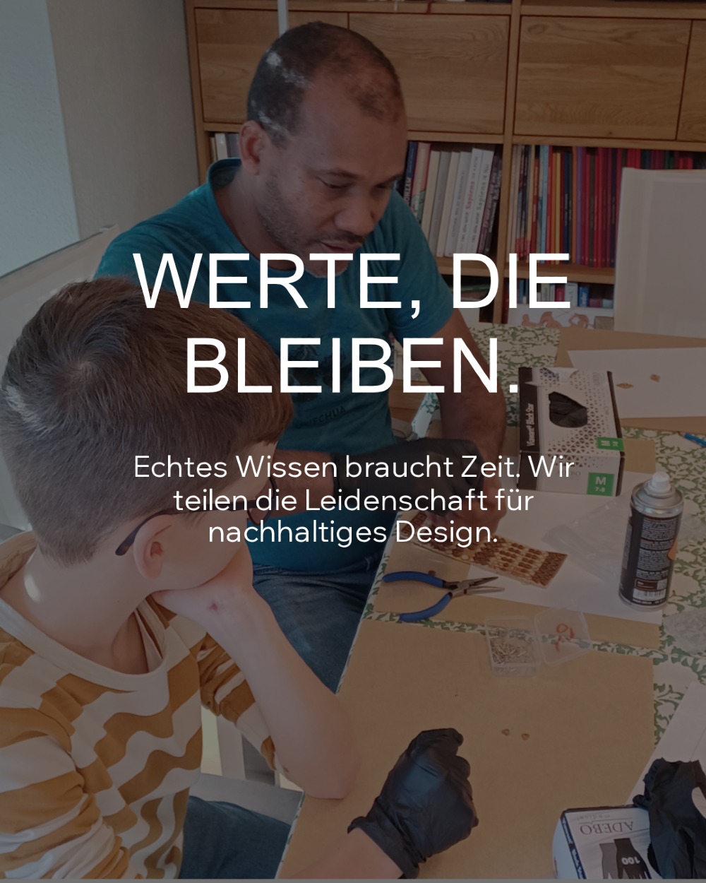 🇩🇪
Das fing als Abfall an.
Nichts ist Verschwendung.
Das habe ich vor langer Zeit gelernt bei mein Papa — und es prägt alles, was wir machen.
#ThysWoodDesign #NichtsIstVerschwendung #NachhaltigesHandwerk #HolzSchmuck #SlowMakeComplete #Stuttgart
---
🇬🇧
This started as scrap.
Nothing is waste.
That's something I learned a long time ago from my Dad — and it shapes everything we make.
#ThysWoodDesign #NothingIsWaste #SustainableCraft #WoodenJewellery #Stuttgart