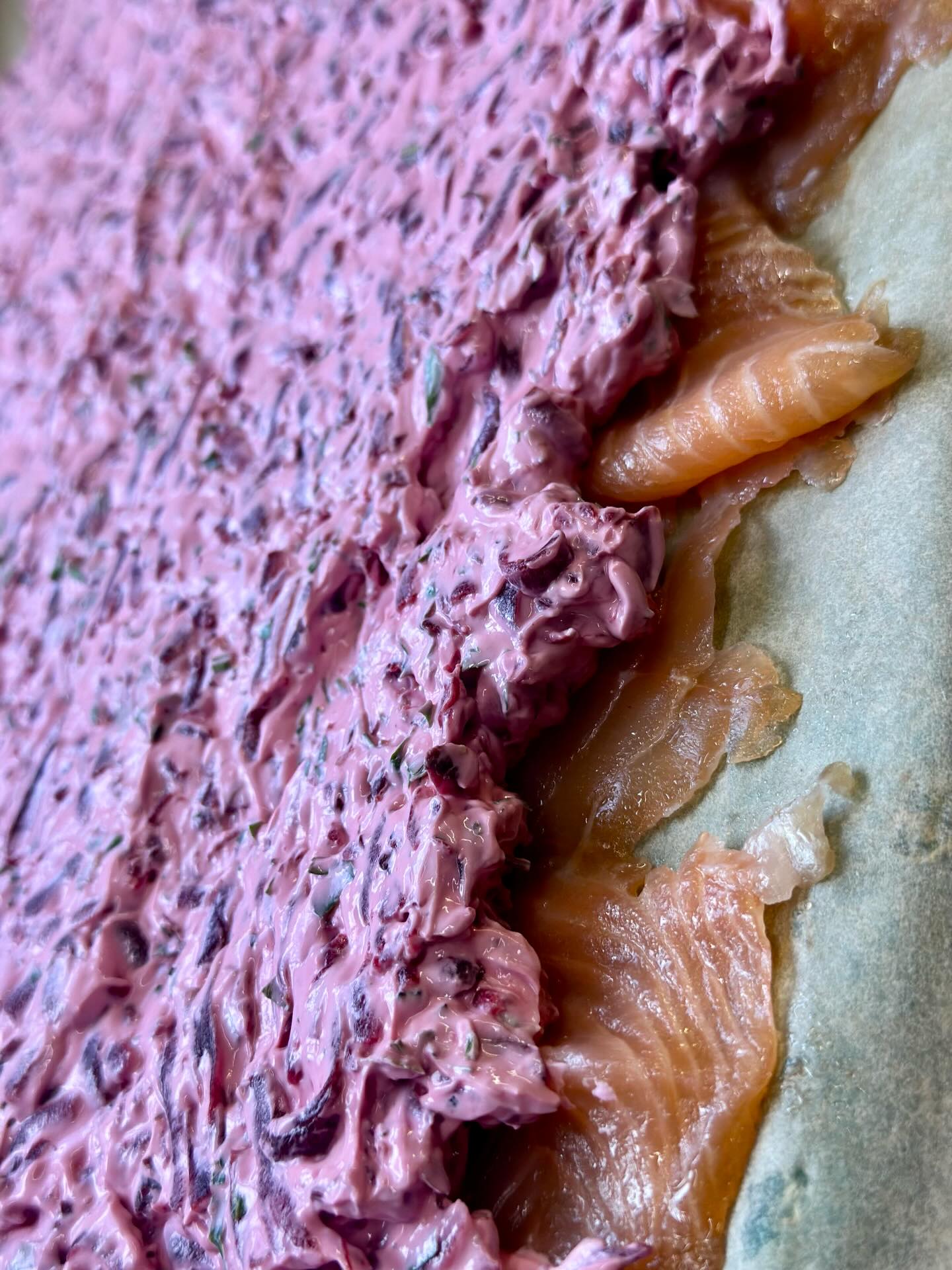 Before prep and final service 🐟🍦
Smoked salmon, beetroot and mascarpone roulade. Dessert for starters anyone?