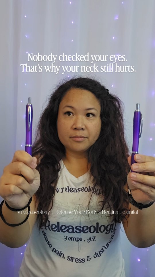 Your visual system and your musculoskeletal system are in constant communication.
When your eyes track unevenly ā or when you're compensating for a visual deficit you may not even be aware of ā your neck and upper spine physically adjust to stabilize your gaze.
That chronic cervical tension? It may be your body holding your eyes level.
This is called oculomotor compensation and it is almost never assessed in standard pain workups.
If your neck pain hasn't responded to treatment, your eyes may be the missing variable.
š¬ Comment BOOK NOW ā visual assessment is part of how I evaluate unexplained neck and upper body pain.