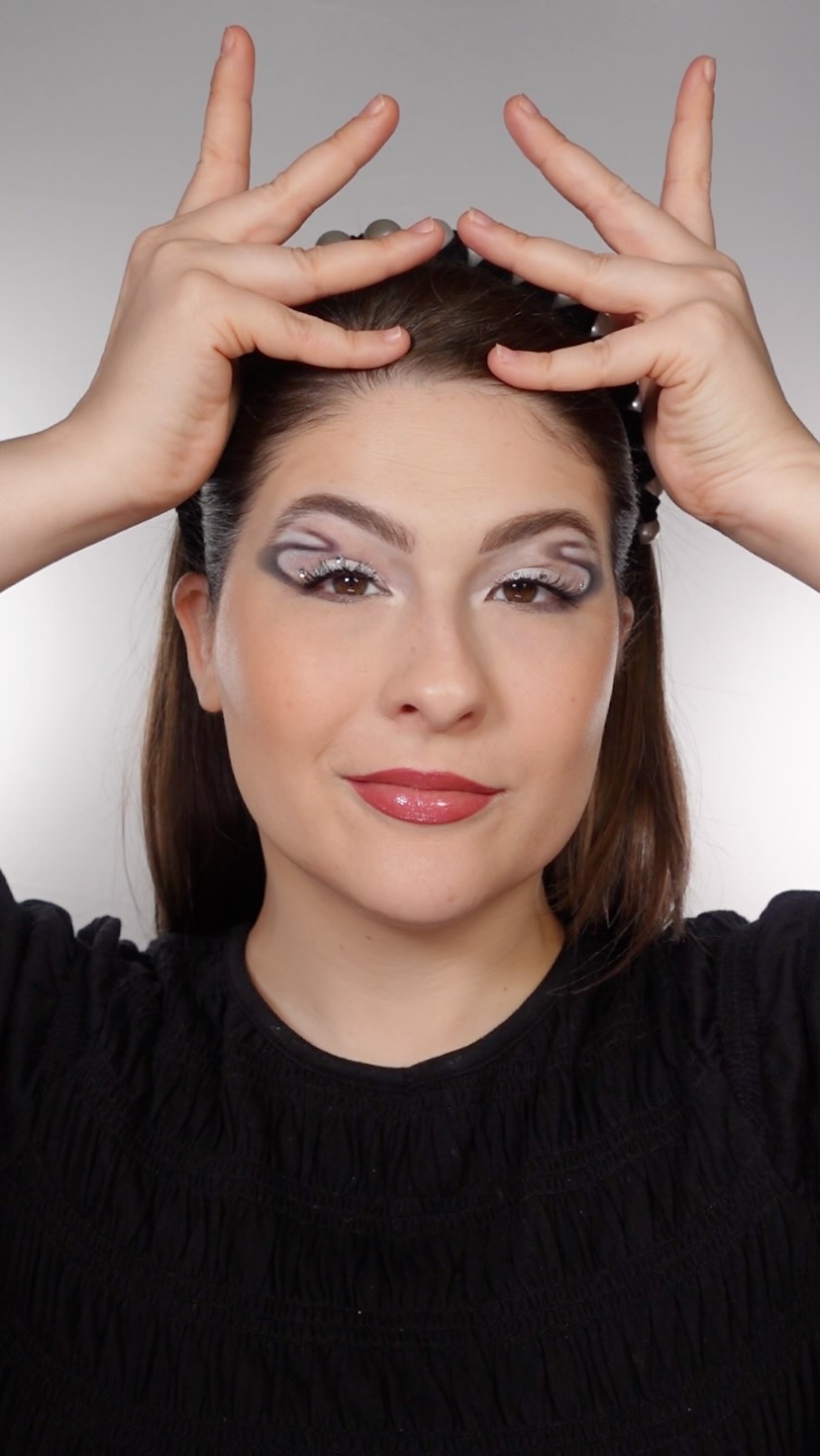 The only one he truly loved … Jane Seymour! @abcmuell
@sixustour
@sixbroadway
@sixthemusical
Created this graphic look with:
@makeupforever Artist Color Pencils
@natashadenona Xenon Palette
@viseart Neutral Mattes and Editorial Brights
@danessamyricksbeauty Lightwork VII Freedom Palette
#makeupartist #graphiceyeliner #sixthemusical #broadway #broadwaymakeup