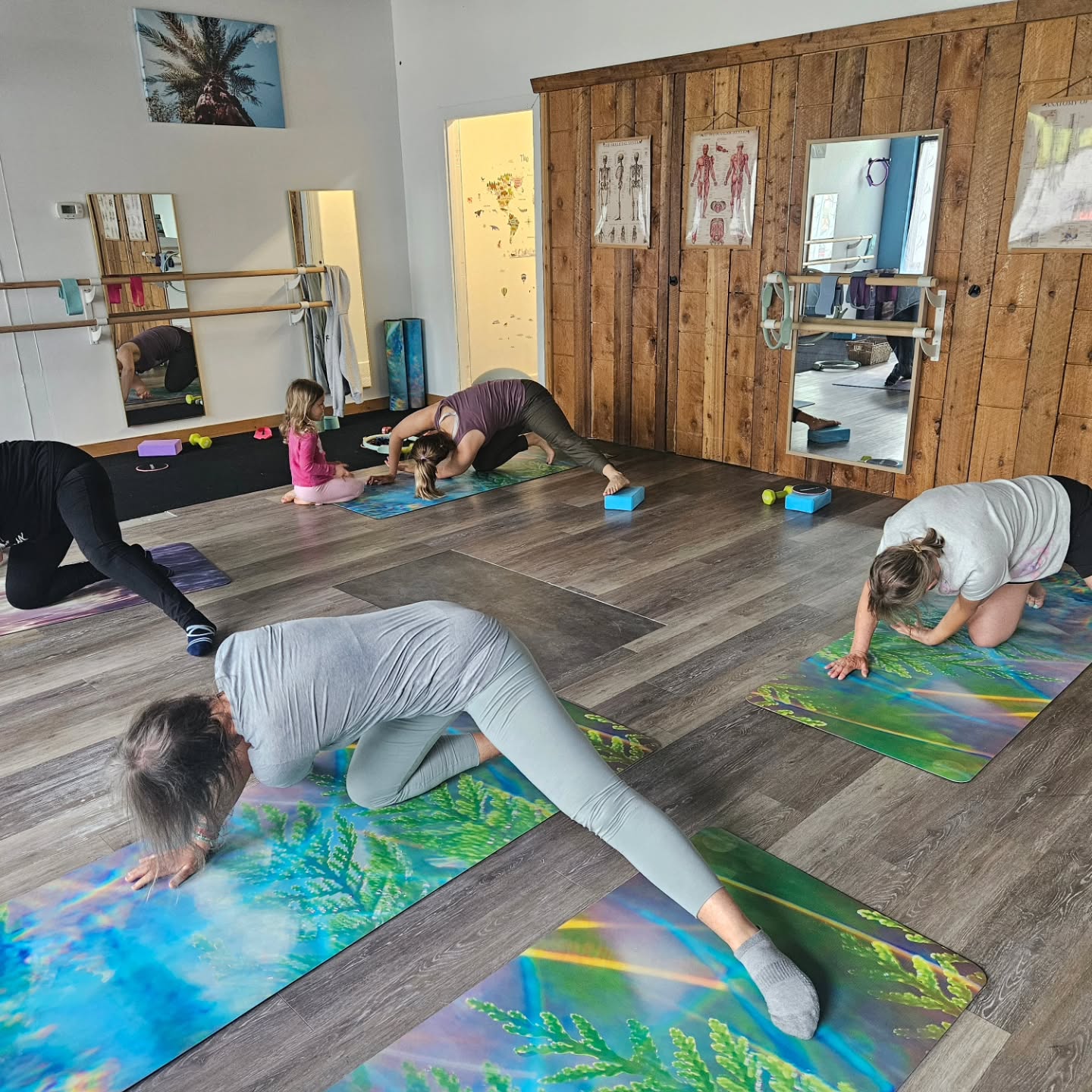 Finishing off the am class with some mobility Pilates stretches!
As you can see you are welcome to bring your kids to Eden, all ages can hang out here! ❤️