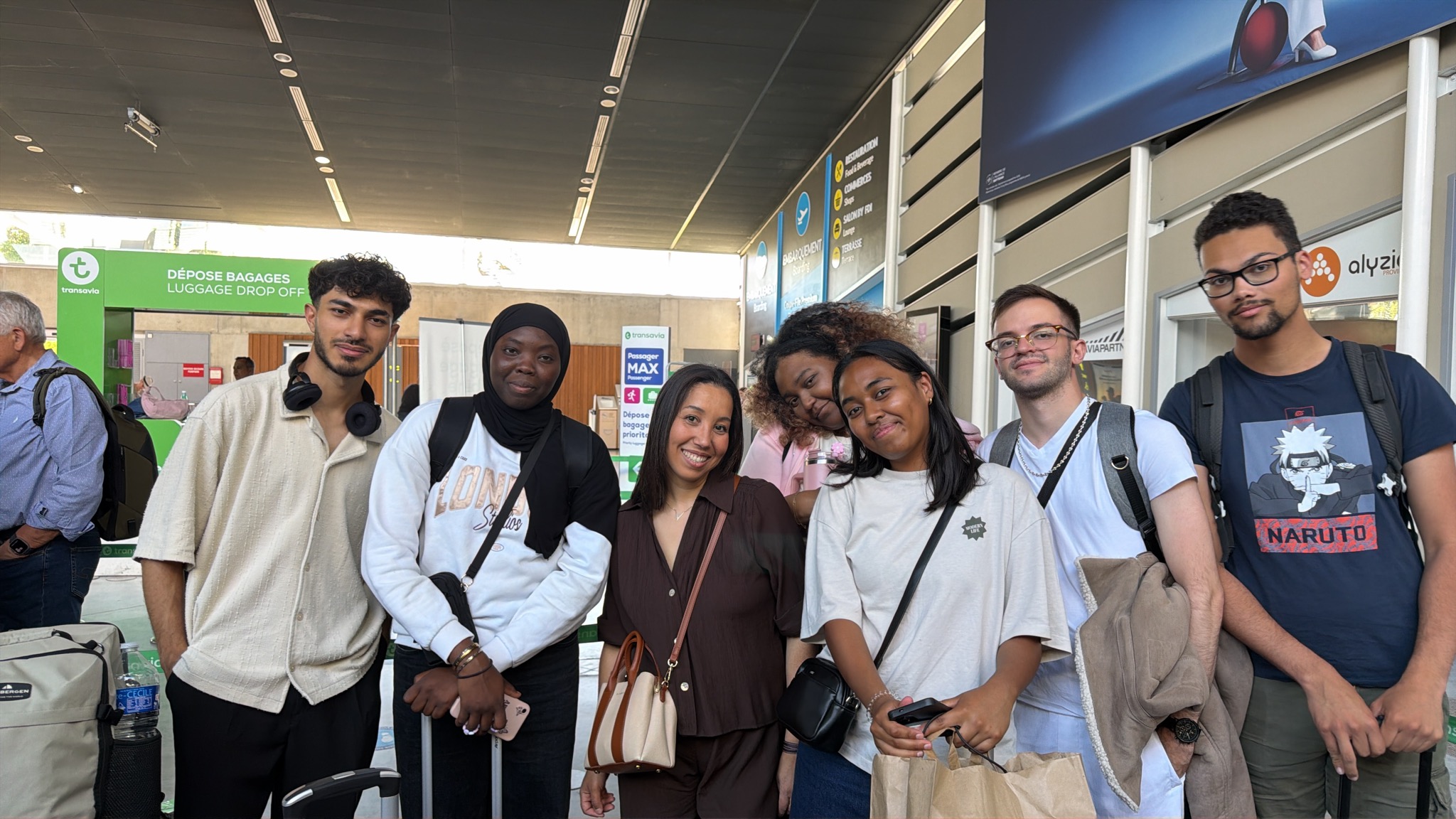 Du 18 avril au 10 mai 2026, 6 jeunes accompagné·es par les Ecoles de la deuxième Chance vont réaliser 4 semaines de stage à Kalamata, dans le cadre de notre projet de mobilité porté par la Maison de l’Europe de Nîmes, cofinancé par la Région Occitanie.
Accueilli·es dans des structures aux secteurs variés (social/culturel/éducation, tourisme, atelier de métallurgie, vente), les jeunes vont vivre une véritable immersion professionnelle et culturelle 🌍✨. Ils et elles auront l’opportunité de découvrir la culture grecque 🇬🇷 et d’améliorer leur anglais 🗣️📚.
Nous leur souhaitons un excellent début de stage ! 🚀👏
En amont du départ, les participant·es ont suivi une formation interculturelle et linguistique dispensée par la Maison de l’Europe de Nîmes 🇪🇺.
📍Ce projet est financé par le programme Erasmus+ 🇪🇺 et la Région Occitanie, et est mis en œuvre par la Maison de l’Europe de Nîmes, en partenariat avec le Conseil départemental du Gard, La Région Occitanie / Pyrénées-Méditerranée, Mission Locale de Nîmes, Agence Erasmus+ France / Éducation Formation et Mission Locale Jeunes - Alès Pays Cévennes 🤝✨.
@laregionoccitanie @e2cnimes @e2c_montpellier_port_marianne
#MouvOccitanie