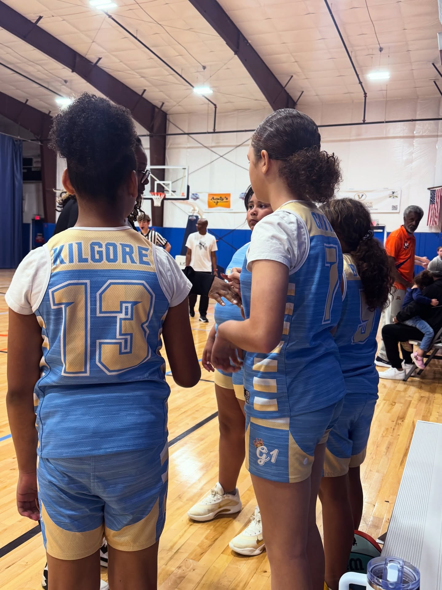 G1 GirlZ took the court TODAY 💗🏀✨
Our beginners, our grinders, our future… in action.
Every dribble, every pass, every shot = PROGRESS. 💯
Spots still available! Link in bio to register 🔥
#BrodieBasketball #G1Girls #GameDay #YouthBasketball #Godfirst