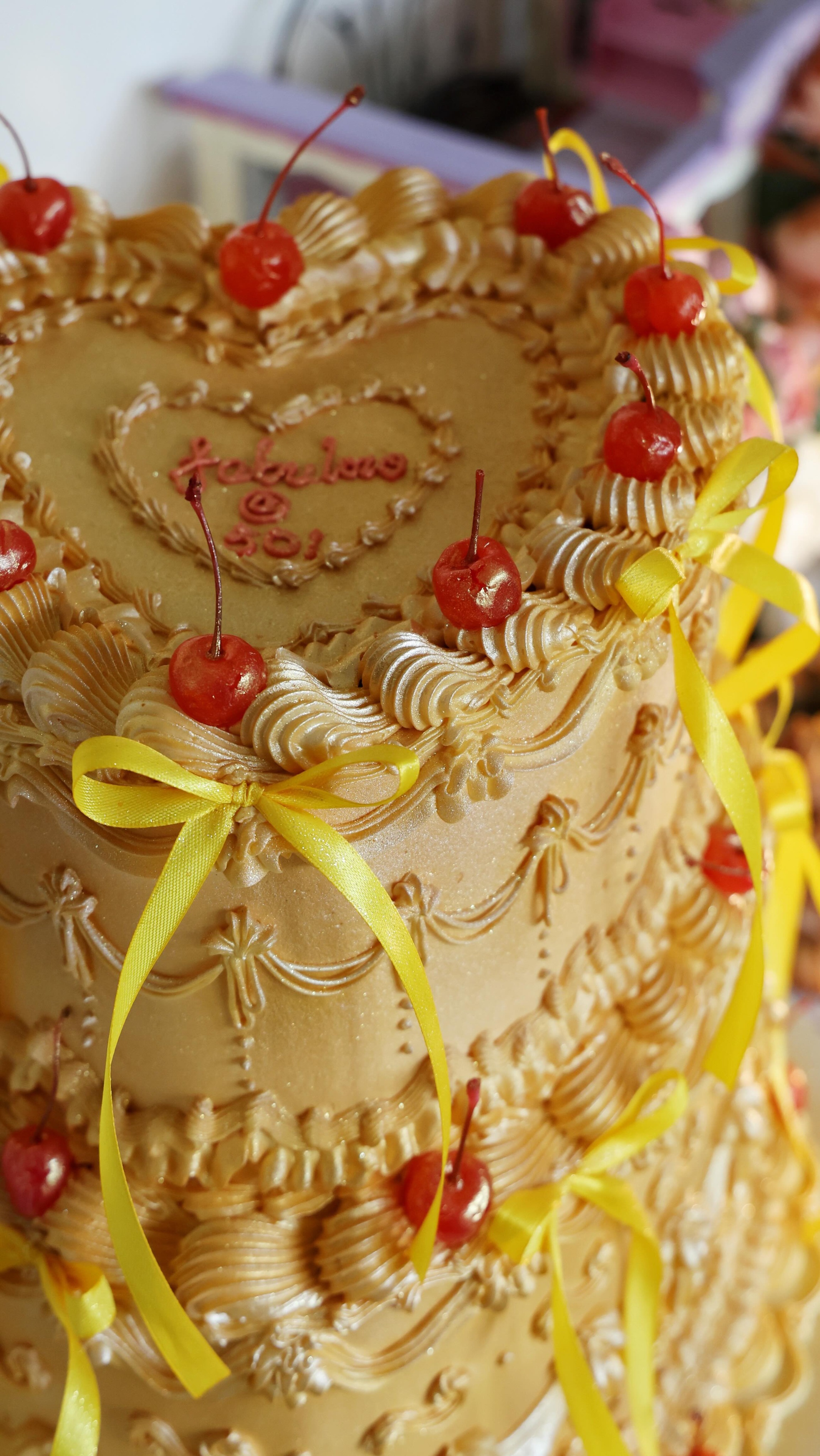 Golden hour, but make it edible β¨
Designed to feel as rich as it looks.
.
.
.
.
.
.
.
.
.
.
.
.
.
.
.
.
.
.
.
.
#londoncakes #cakesofinstagram #goldcake #vintagecake #cakesoftheday