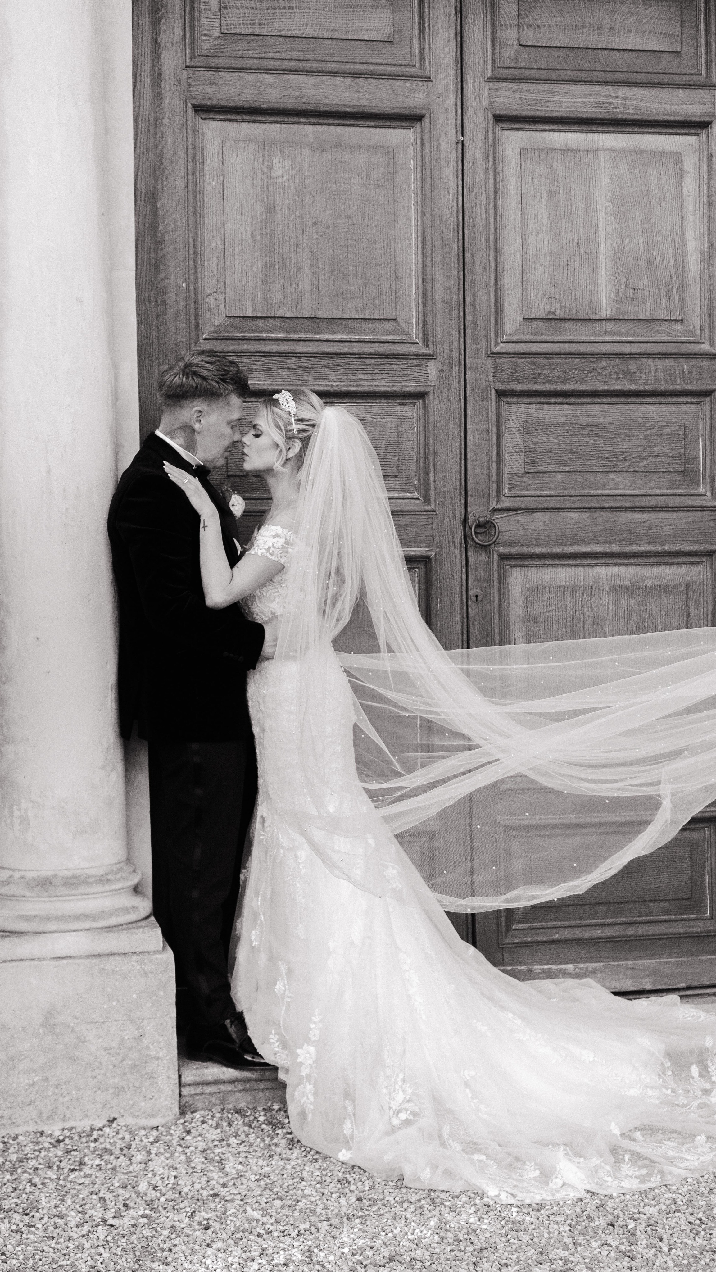 This beautiful pair @braxtedparkweddings
A joy to be a part of their day 🤍
Hair @bridalhairbymarina
MUA @glambypollysalon
Venue @braxtedparkweddings
#braxtedpark #braxtedparkweddings #essexweddingphotographer #essexwedding #essexweddingvenue
