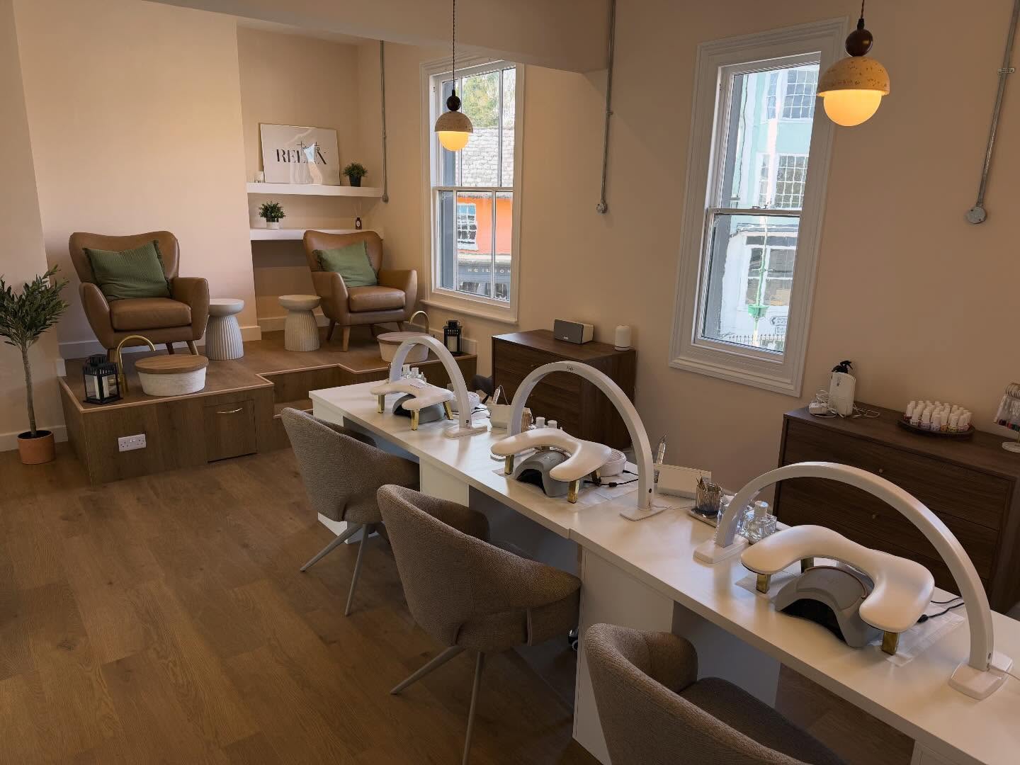 🤩THE NEW SALON🤩
We are located above @jimmyscuckfield 🥰
If you’re in the village, pop in and say hey ♥️