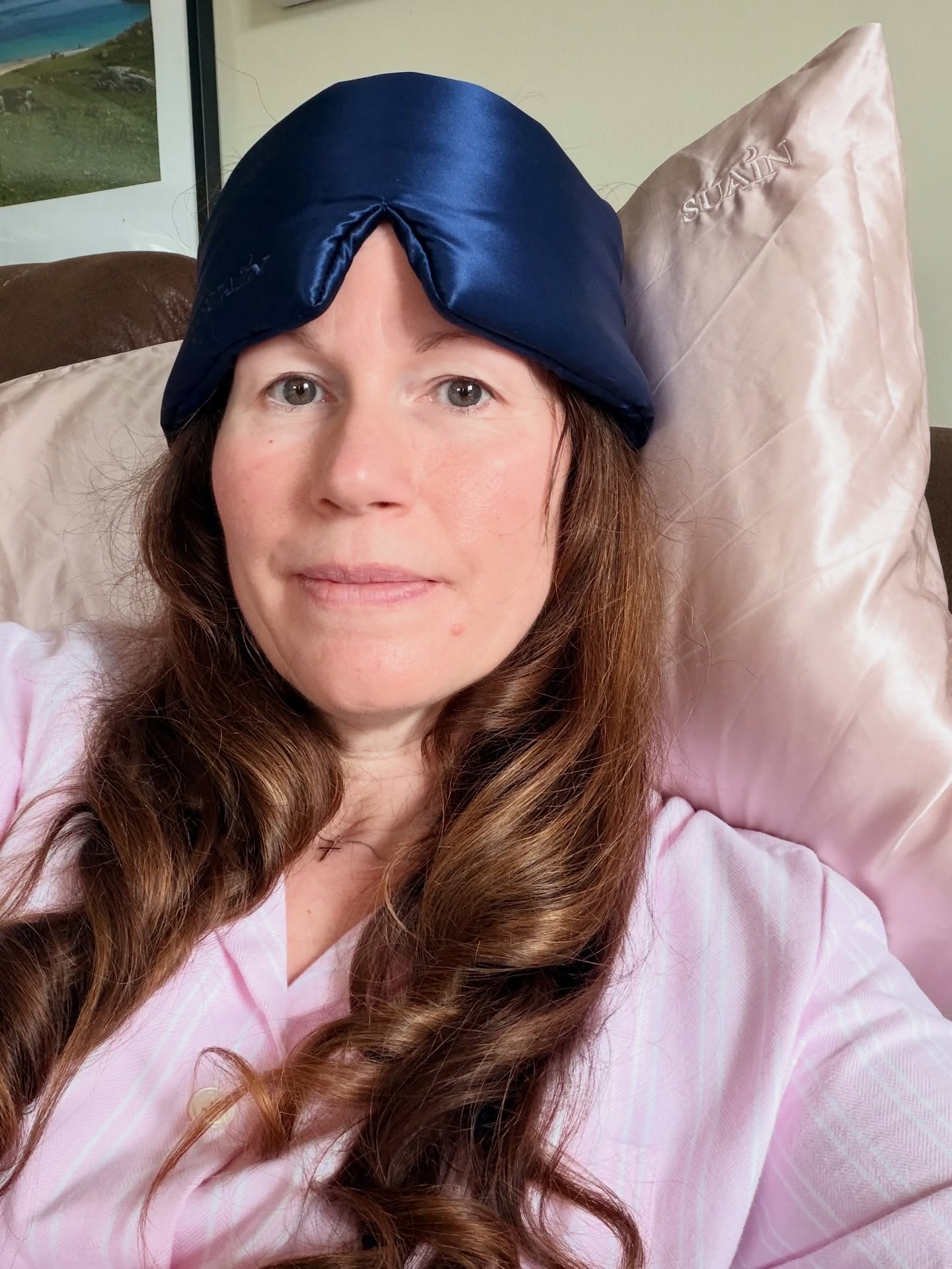 Switching to a mulberry silk pillowcase and silk eye mask from @stillsuain can significantly improve sleep quality by enhancing comfort, reducing skin irritation, supporting hair health, and creating a darker, cooler sleep environment. 🥰
Use my code Rebecca15 to save 15% off at @stillsuain 😍🛍️
>>> Read my full @stillsuain review & tips for better sleep in my new blog post on CuddleFairy.com , link in bio & story. ⭐️
Getting quality sleep isn’t a luxury — it’s essential for your physical health, mental clarity, skin health, and overall wellbeing. 😴
@stillsuain products are made from 23 Momme Organic Mulberry Silk, which is a luxury-grade silk. 💓
You can immediately tell this is high-quality mulberry silk. It feels luxurious against the skin and elevates the entire bedtime routine into something calming and indulgent. 😍 These aren’t just functional sleep accessories — they feel like a nightly ritual. 🙏🏻
#stillsuain #mulberrysilk #silkeyemask #silkpillowcase #luxurysilk