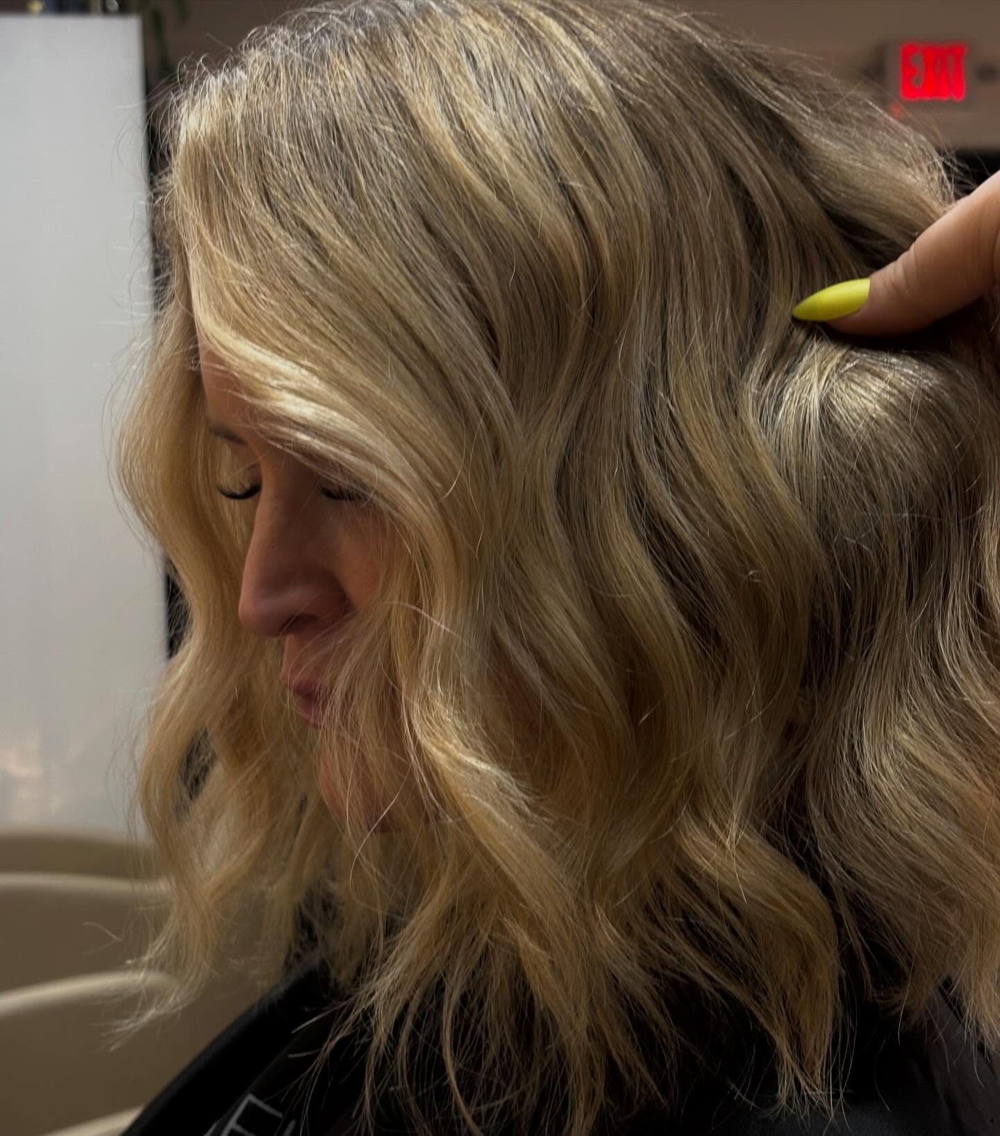 A moment for the blondies 👏 🤍✨
Stylist: @glo.withmo
#nashvillehair #nashvillesalon #nashvillehairstylist #nolensvilletn #franklintn