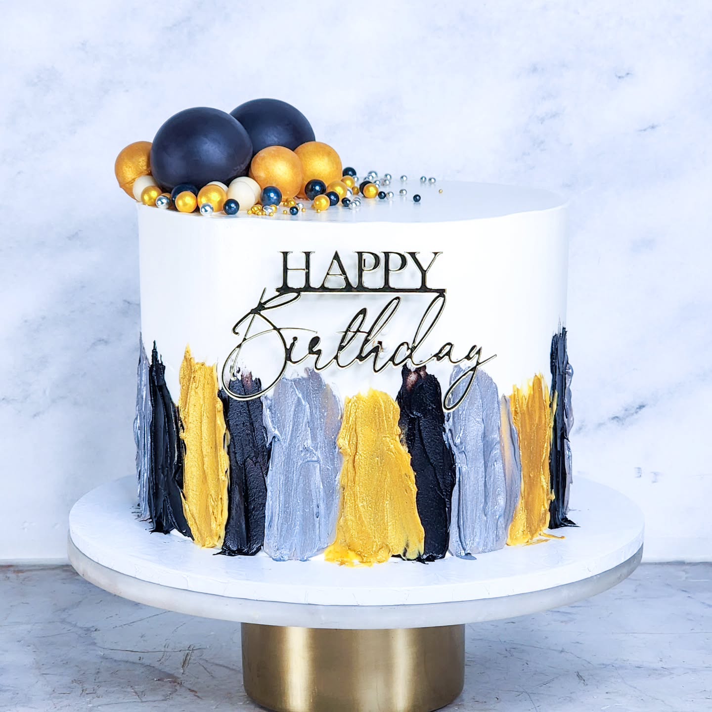 Gold. Silver and Black Elegance
#ModernBirthdayCake #CakeStyle #ChocolateSpheres #2026Bakes #Marlenebakes