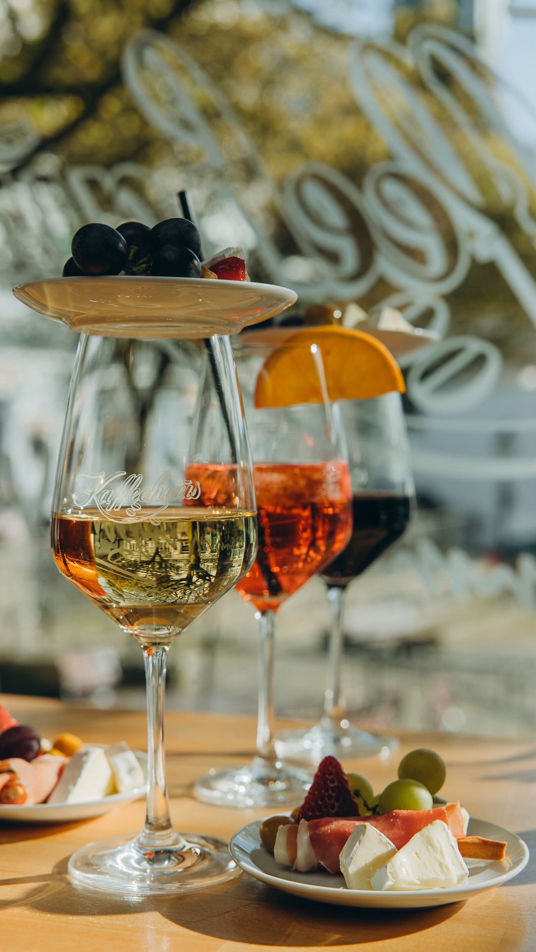 Jeden Tag bekommt ihr zu eurem Aperitif einen kleinen Snack Teller mit Süß und Herzhaft dazu🫶🏼
17:00-18:30 ✨🥂