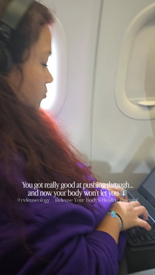 Thatās not weakness. Thatās your nervous system finally drawing a line.
For years, your body adapted to everything you asked of itā
stress, pressure, deadlines, emotional load, lack of rest.
It kept saying āIāve got thisāā¦
Until it didnāt.
Now it looks like:
⢠fatigue that doesnāt go away
⢠tension that keeps coming back
⢠symptoms that donāt āmake senseā
⢠feeling wired but exhausted at the same time
This is what happens when your system has been in protection mode for too long.
Itās not that your body stopped workingā
itās that it stopped letting you override it.
Pushing through worked⦠until your body decided safety matters more than performance.
The shift isnāt to try harder.
Itās to start giving your brain better signals that itās safe to let go.
Thatās where real healing starts.
Comment LIBRARY if you want the exact exercises I give my patients to help their body feel safe again š¤