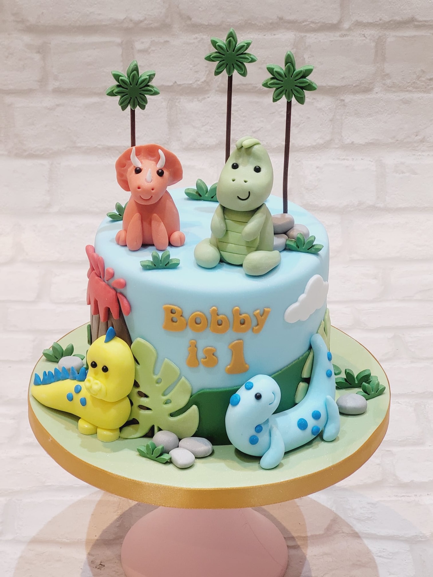 Roarsome celebrations for Bobby turning ONE 🦖💙
This adorable dinosaur-themed cake is packed with personality — from the cute handcrafted dinos to the playful jungle details and soft pastel colours. Every little element was made to bring a fun prehistoric adventure to life 🌿✨
The perfect centrepiece for a first birthday to remember 🎉
#FirstBirthday #DinosaurCake #KidsBirthdayCake #BespokeCake #cakedesign