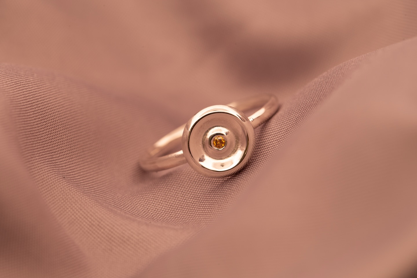 Naturbelassener Diamant. Handgefertigtes Einzelstück.
.
.
.
#ateliervincentkiefer #göttingen