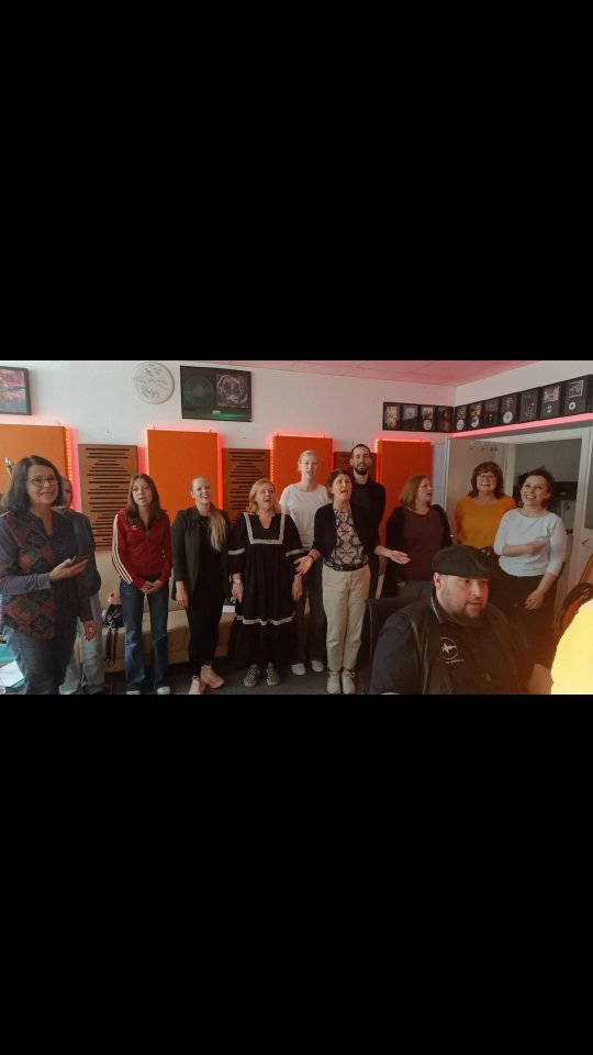 THE EVOLUTION OF "WE SING"
Von einer kleinen Idee zu einem großen Projekt...
Ich bin jetzt schon sehr sehr stolz darauf.
Auf alles.
Auf alle.
To be continued...
#WESING #evolution #behindthescenes #makingof #michaelakuti
@alexanderschucker.roa
@twohouseholdsmusic