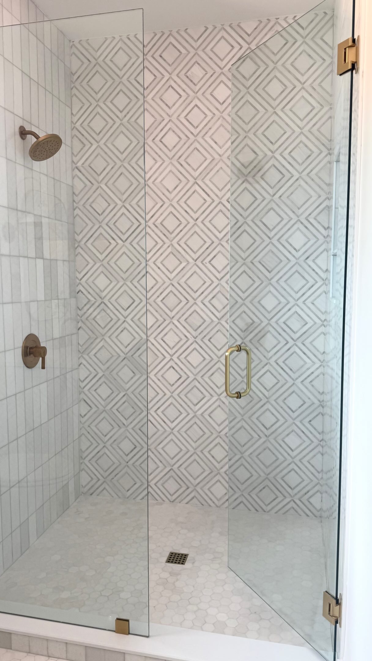 “The tile is a 10/10.” — our clients
We couldn’t have said it better.
Gratton House, Siesta Key