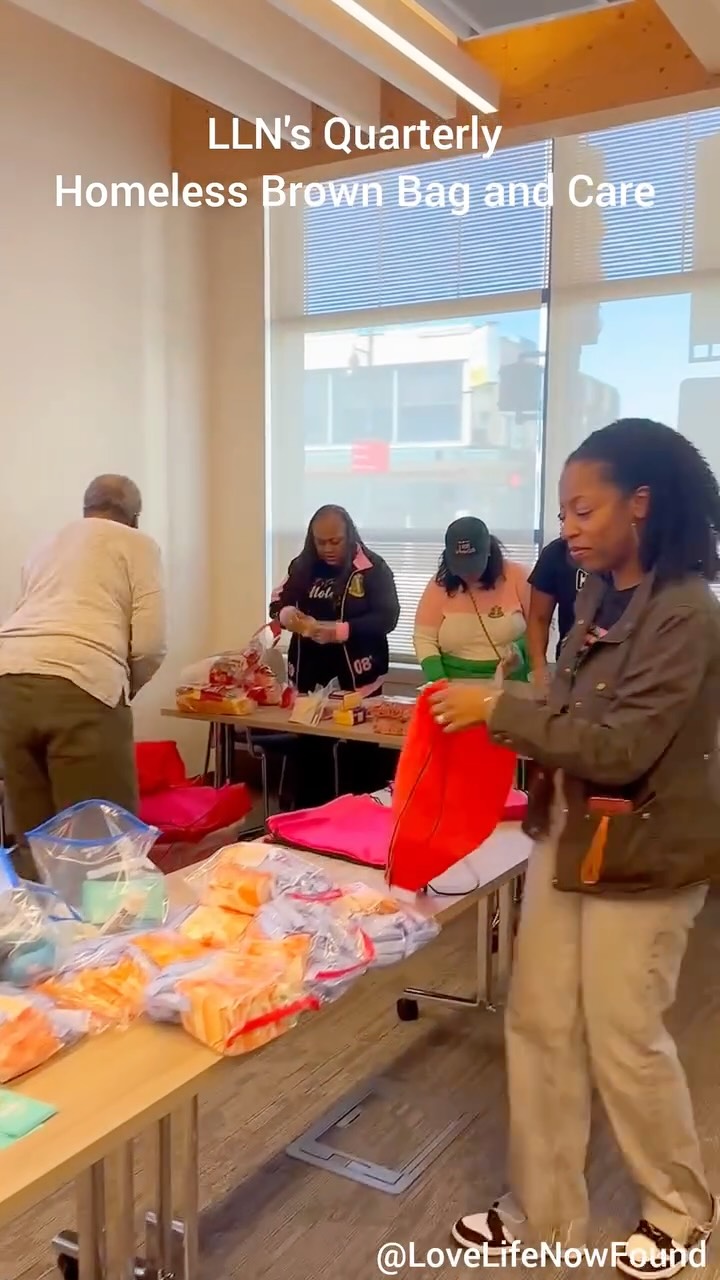 Each quarter, LLN volunteers for our Brown Bag & Care event assemble brown bag lunches and hygiene care packages filled with toiletries to meet survivors where they're at with DV resources!
We celebrate our heart & hand volunteers all throughout the year and appreciate those that were able to join us for our Spring Homeless Brown Bag and Care initiative. 💜
Thank you to the L Street Mission for partnership to be able to serve the commUNITY 💜
#HomelessBrownBagAndCare #volunteers #LoveLifeNow #LLN #DVawareness